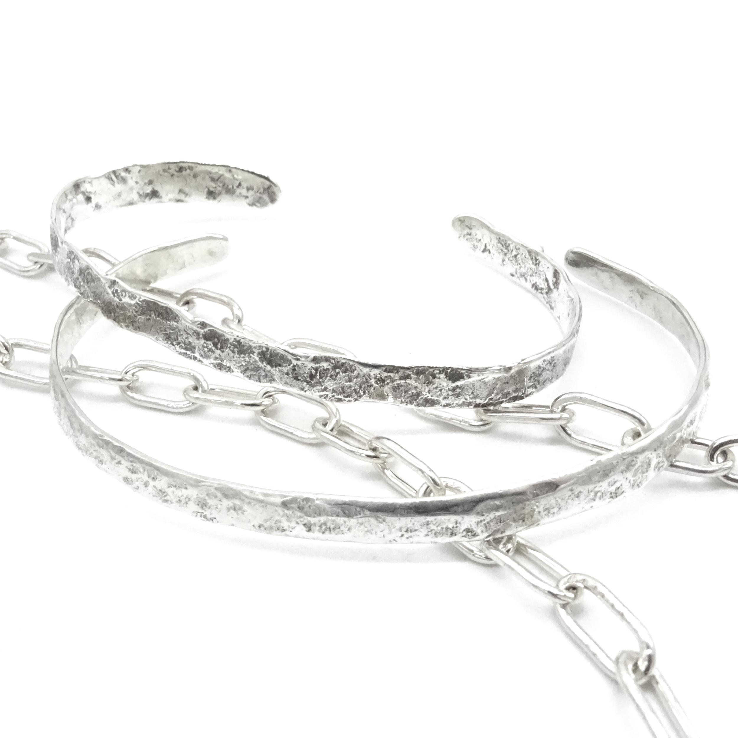 beaten bangle cuff 2.png