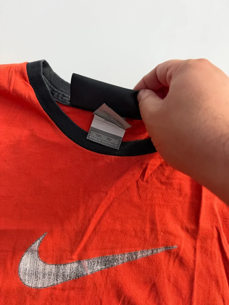 made-in-aus-orange-hugging-vtg-tee-xxl (3).webp