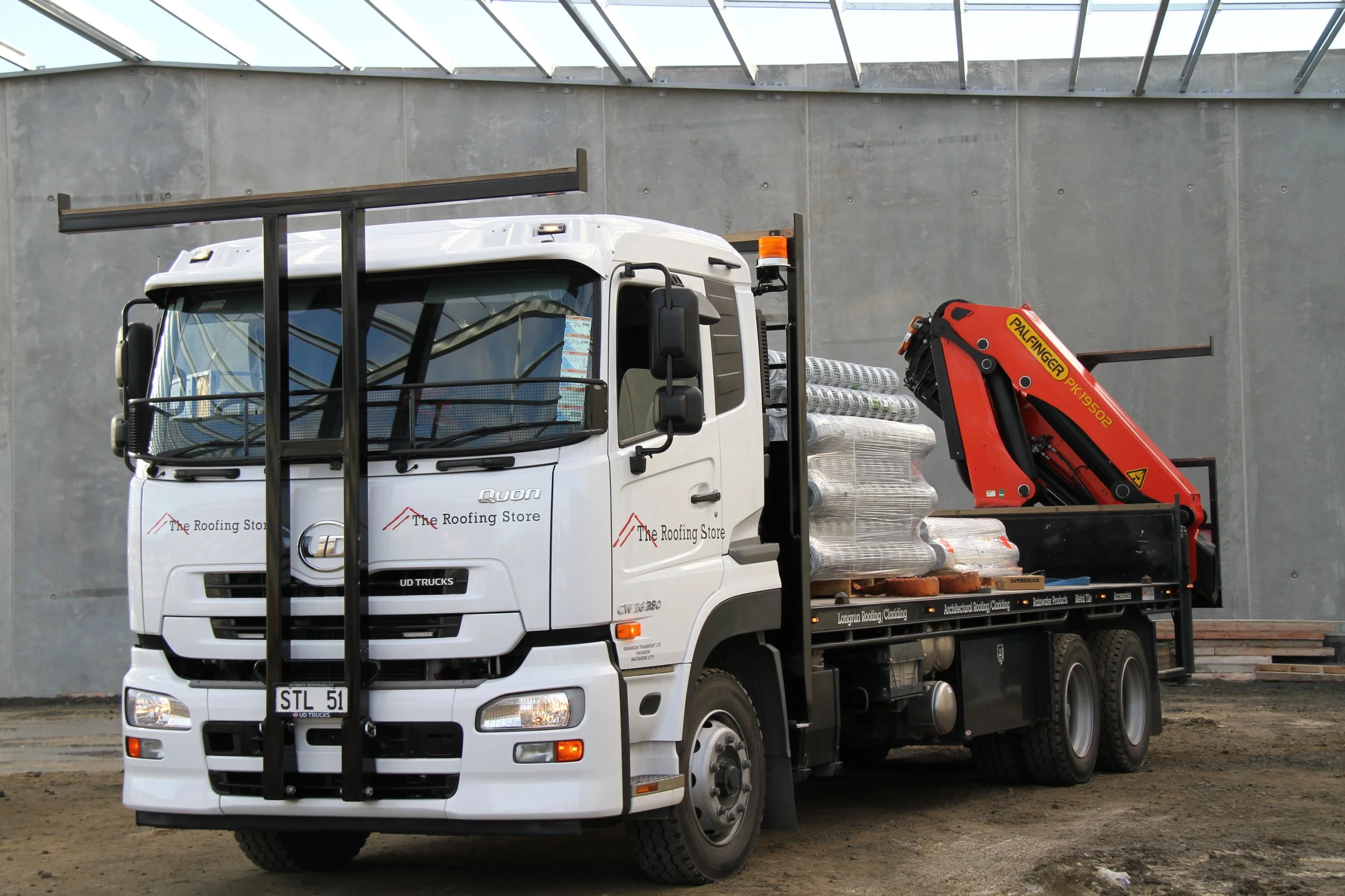 STL51 Roofing Truck (4).JPG