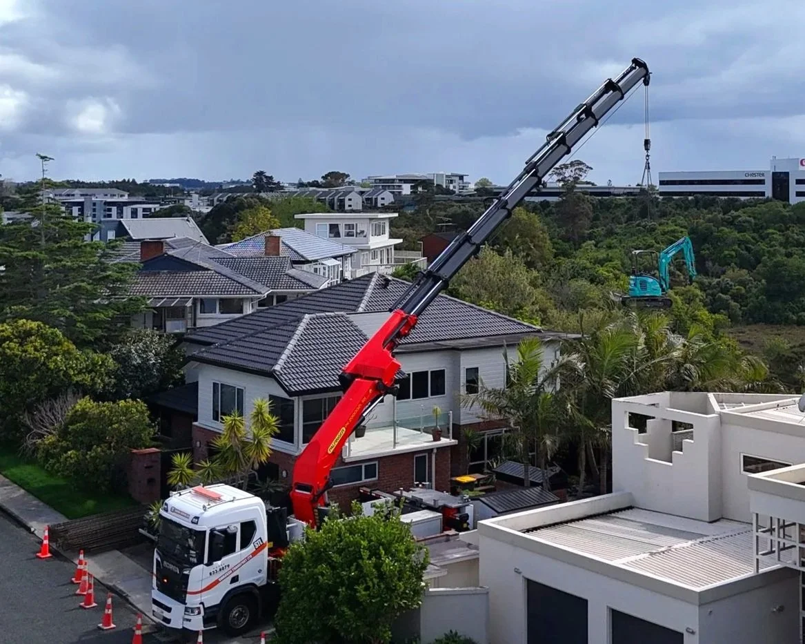 Tight Site for STL 200, Lifting 3.5tn Digger Out and Down an Embankment