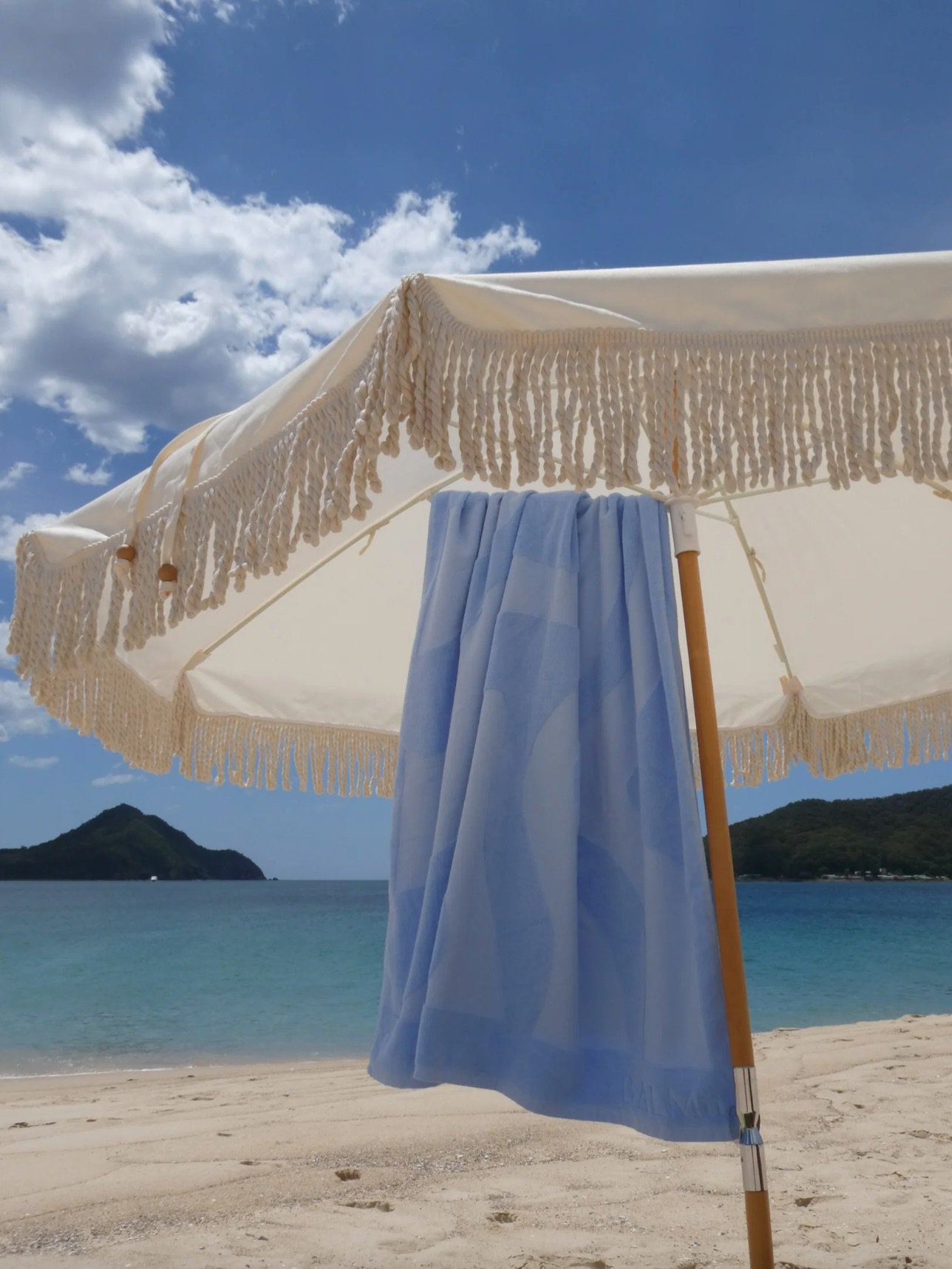 From where I would rather be&hellip; this ocean inspired embossed towel print design for @balmii.com.au soft waves and subtle movements #textileprintdesign #surfacepatterndesign