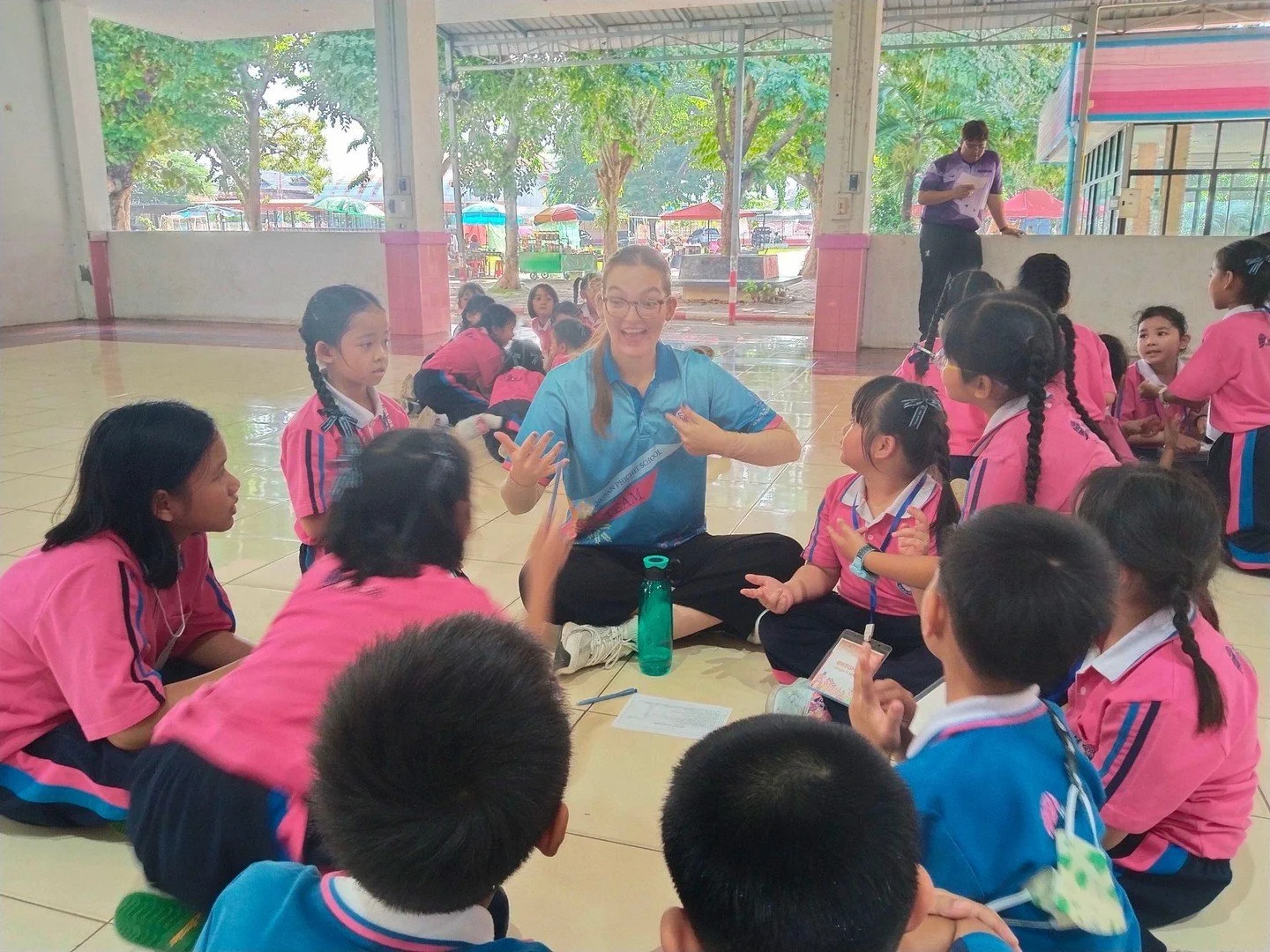 Classroom moment that melted everyone&rsquo;s heart! 

Teacher Millie dropped to the floor, sat cross-legged right in the middle of her little circle of students, and turned lesson time into the coziest chat ever.  Tiny voices sharing stories, big sm
