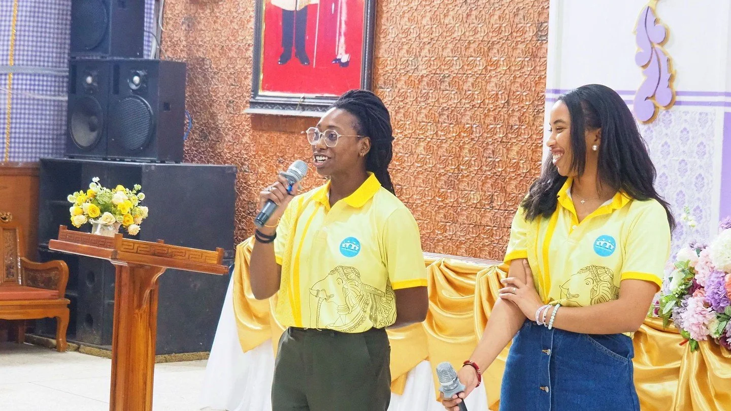 Household items class just turned into the happiest home tour ever! 

Teacher Kalia and Teacher Kinesscia took the front of the room, flash cards flying&mdash;pointing at &ldquo;oven,&rdquo; &ldquo;couch,&rdquo; &ldquo;lamp,&rdquo; &ldquo;pillow,&rdq