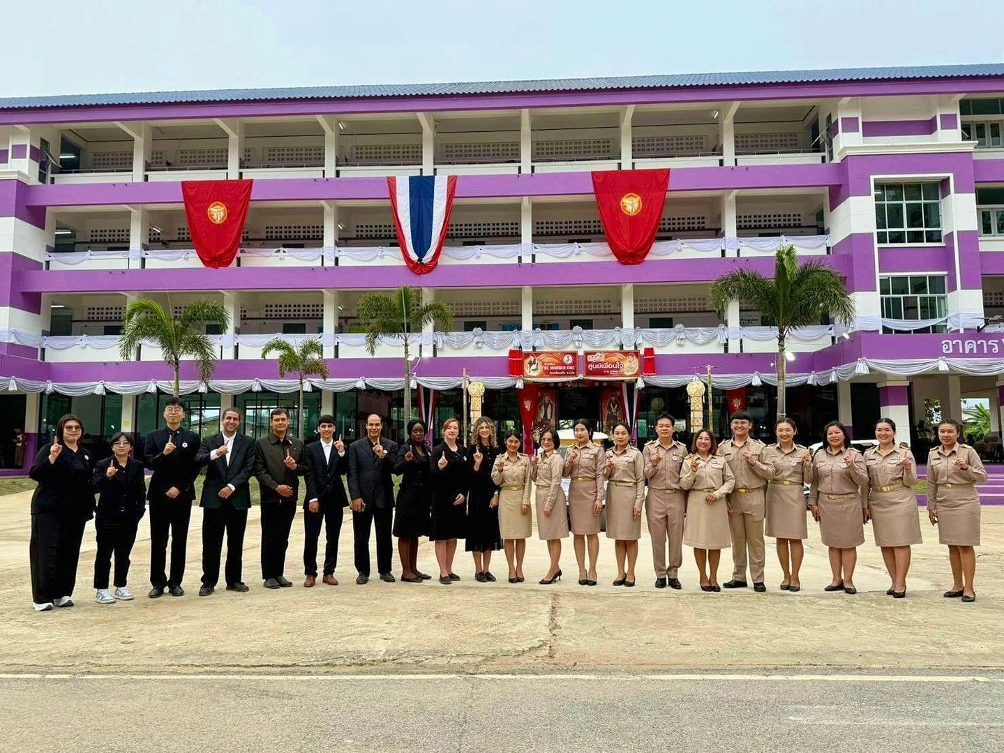 Her Royal Highness Princess Ubolratana Rajakanya Sirivadhana Barnavadi
at the TO BE NUMBER ONE Project!

The foreign teachers of the school were deeply honored to have the opportunity to participate in welcoming Her Royal Highness Princess Ubolratana