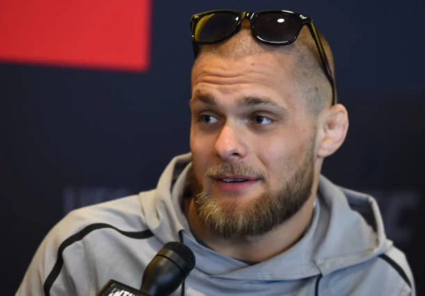 Cage Warriors champion Mads Burnell talks old-school boxing, Japanese neckties, and more!
