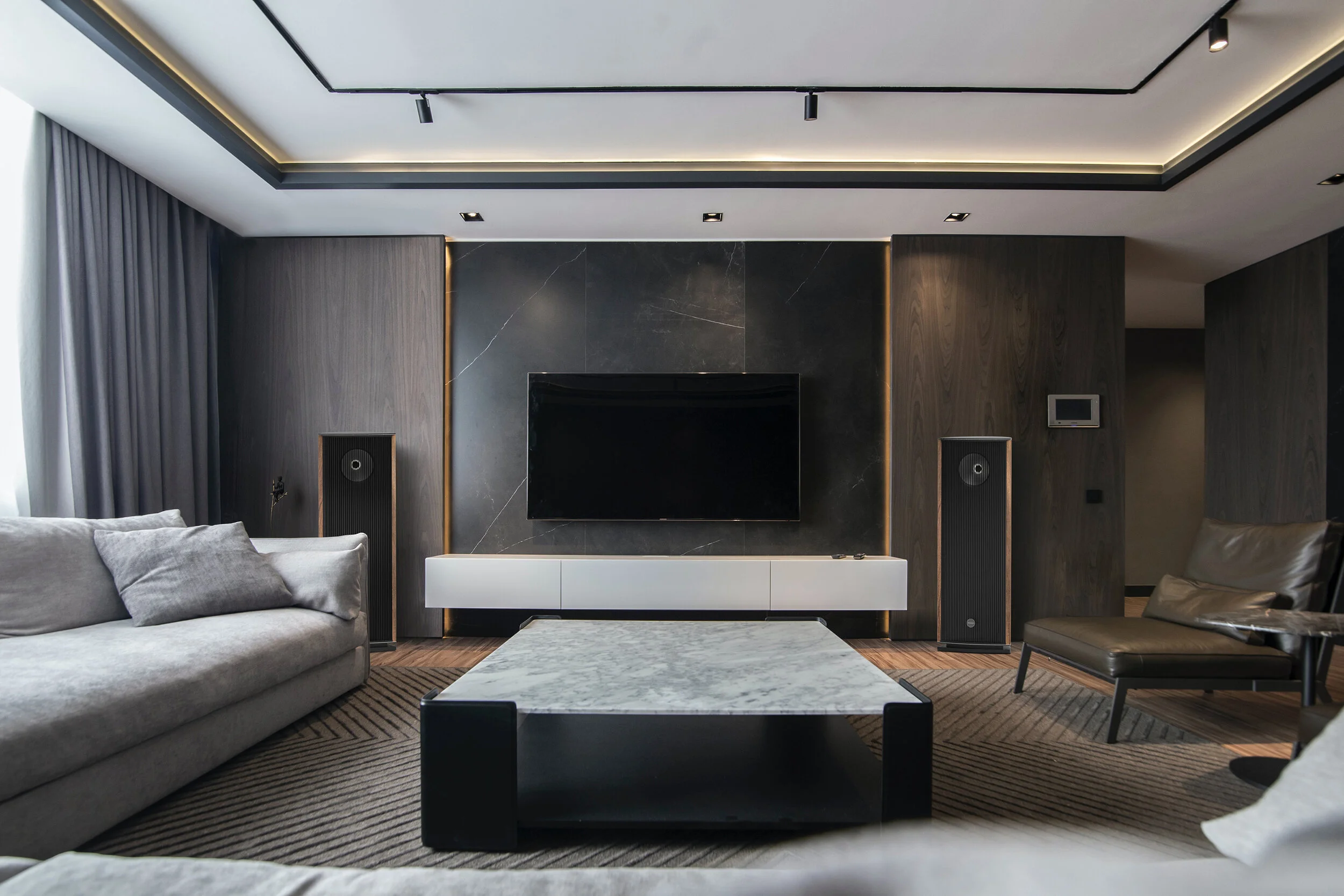 Model ONE_wOLzUYwlTH4-unsplash.jpg