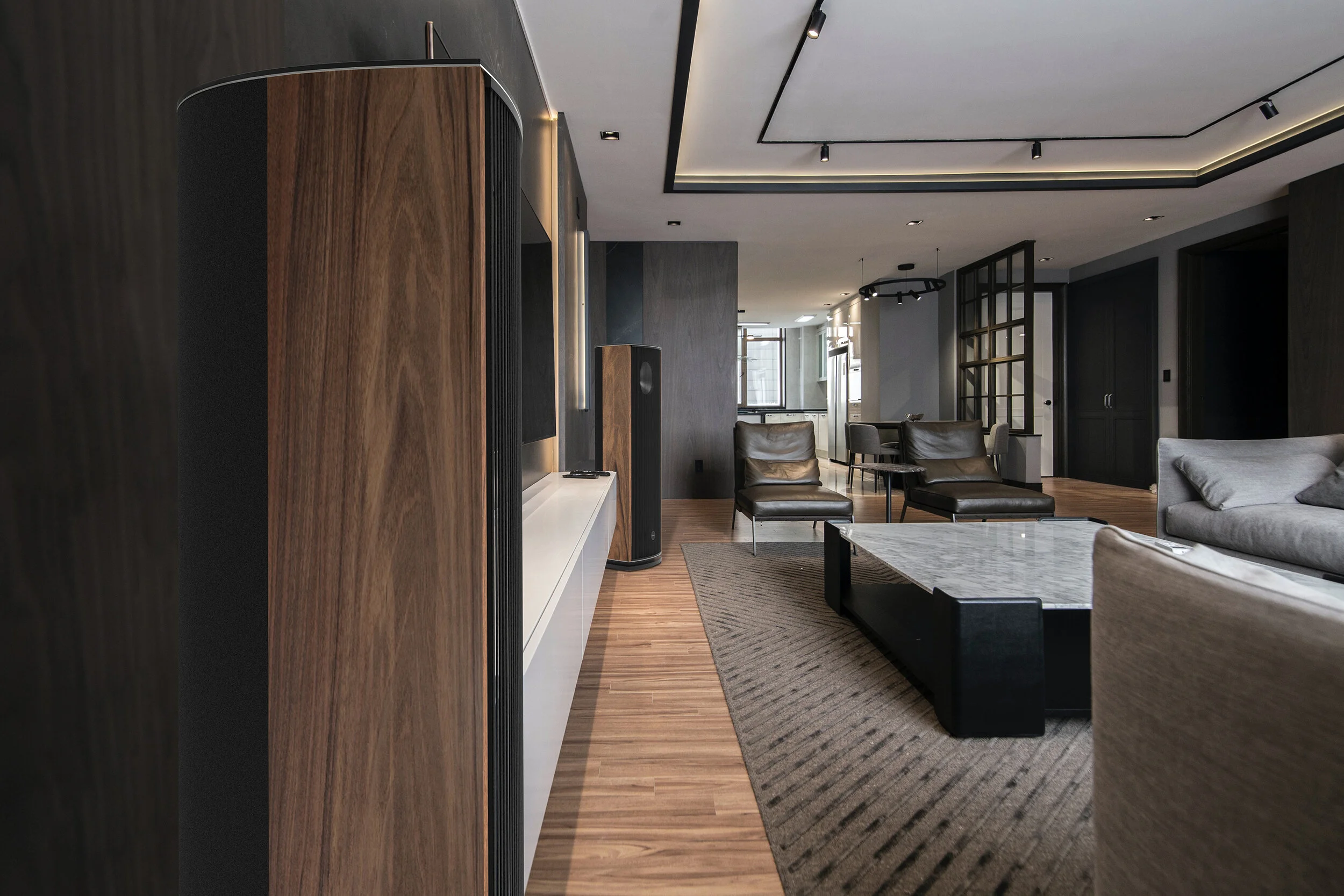 Model ONE_tgH4Ohg0vZs-unsplash_01.jpg