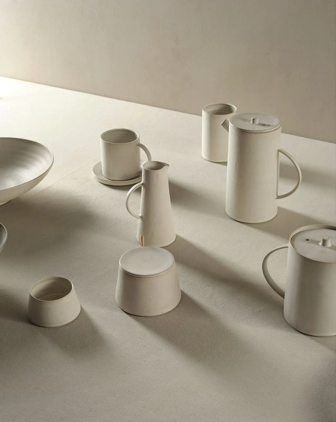 The @nicoleholliscollection comprises limited-edition and one-of-a-kind objects made by artisans hand-picked for their timeless aesthetic and rigorous approach.

&lsquo;Samuel is a potter by trade, a young but masterful clay artisan whose work emphas