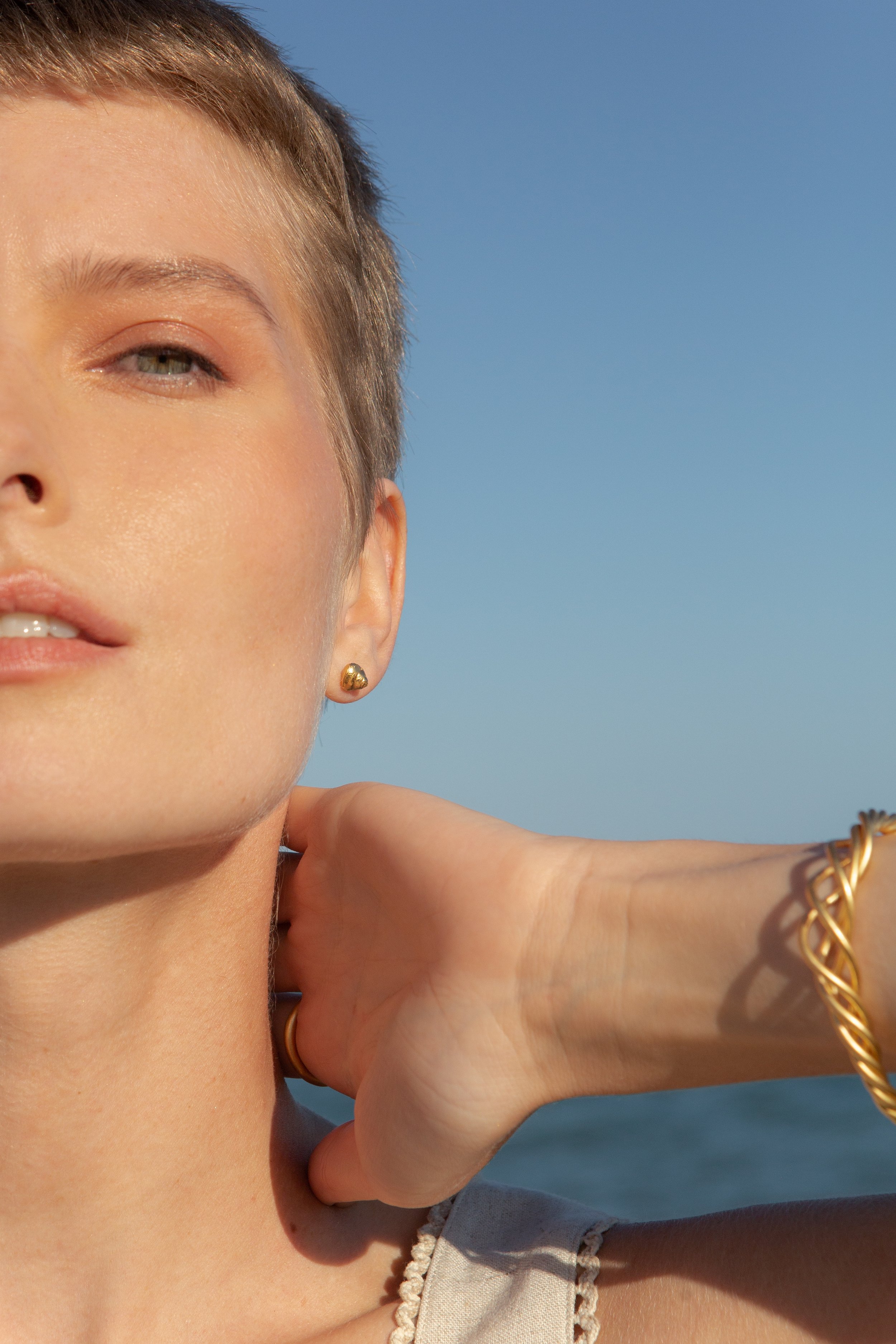 Amarlibre_mimbre_bracelet_model2.jpg
