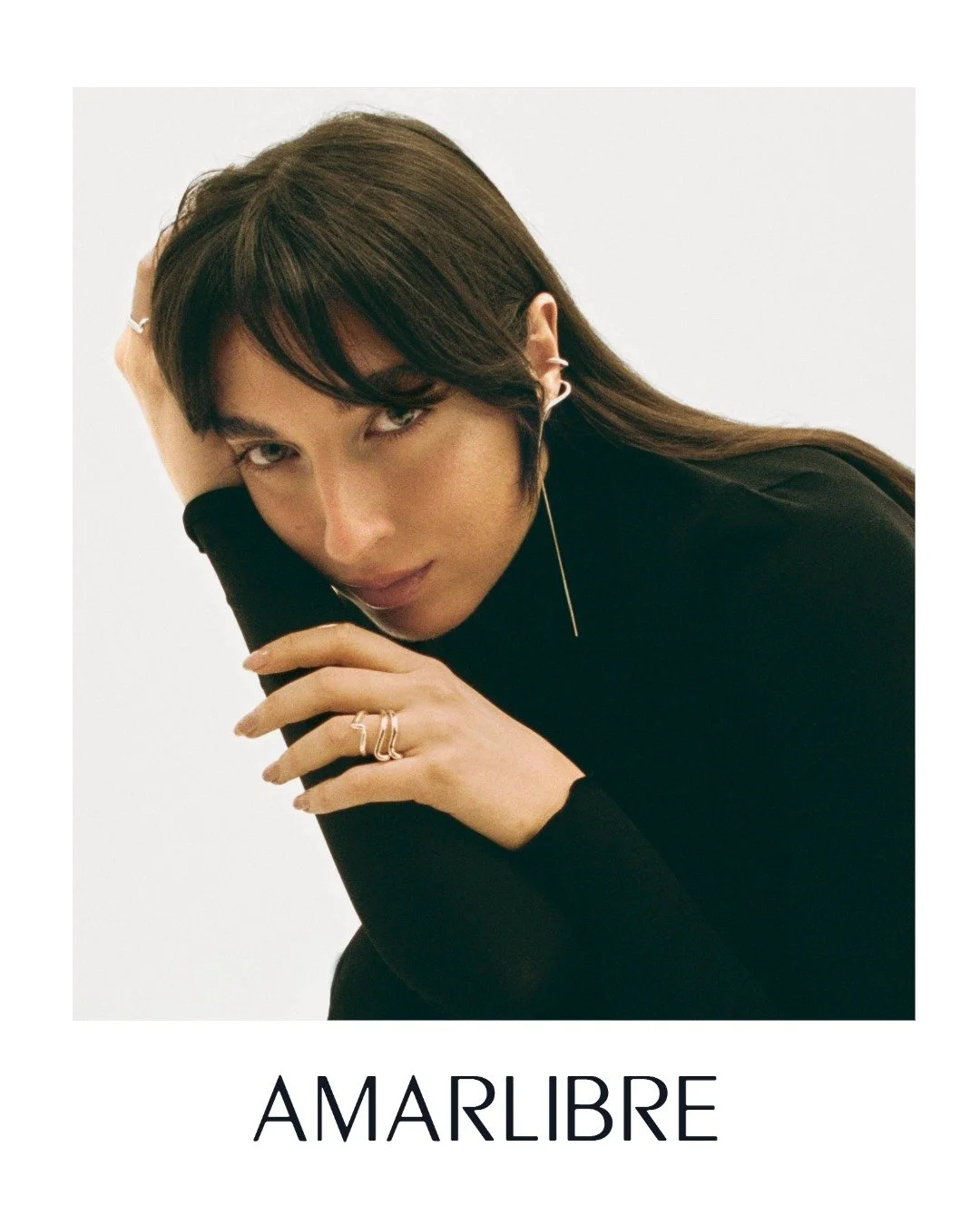 Mecarola, Living Sculpture. 
@aarrrnnii @oximoron.es @estergmera @xnna.makeup @silviagutierrez_stylist 
#Amarlibre #Mecarola #LivingSculpture #WearableArt #ContemporaryJewelry #DesignStatement #EuropeanDesign #MinimalLuxury #SculpturalJewelry #Moder