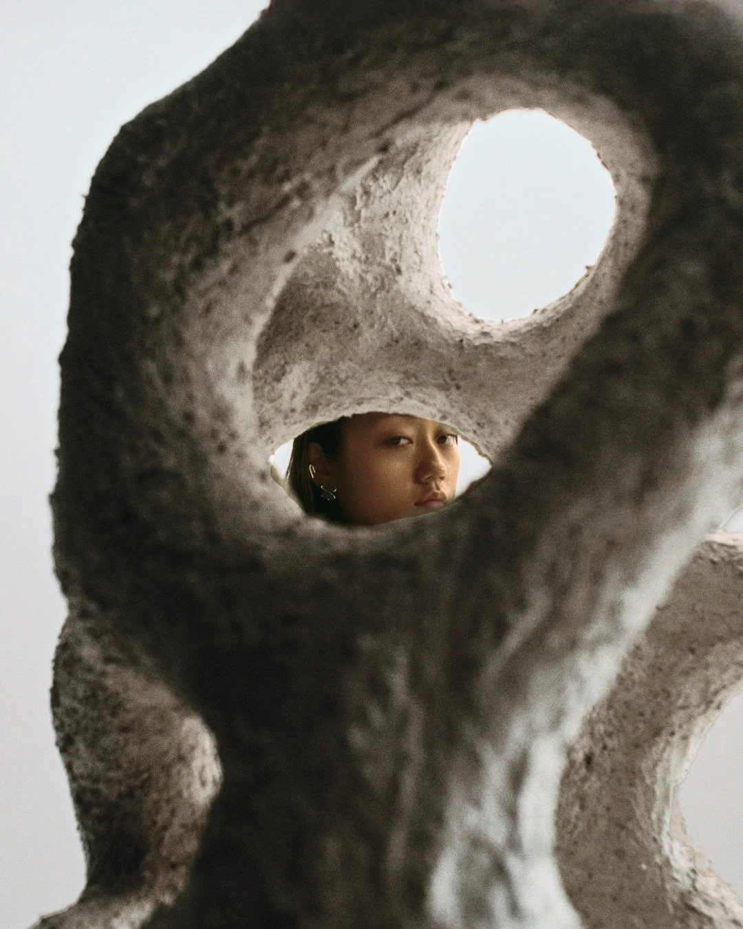 Between body and sculpture-
a language of its own.
Dirección y Fotografía @estergmera 
Dirección de Arte y Escultura @mguinea23 
Producido por @oximoron.es
Modelos @liliaamolina Agradecimientos especiales @generation.models
#ama