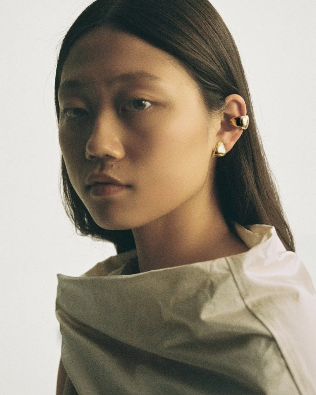 Quiet power — 
SUNHOLE COLLECTION
Producido por @oximoron.es 
Dirección y Fotografía @estergmera 
Estilismo @silviagutierrez_stylist 
Hair & Make-Up Artist @xnna.makeup
Modelo @liliaamolina
Agradecimientos especiales @generat