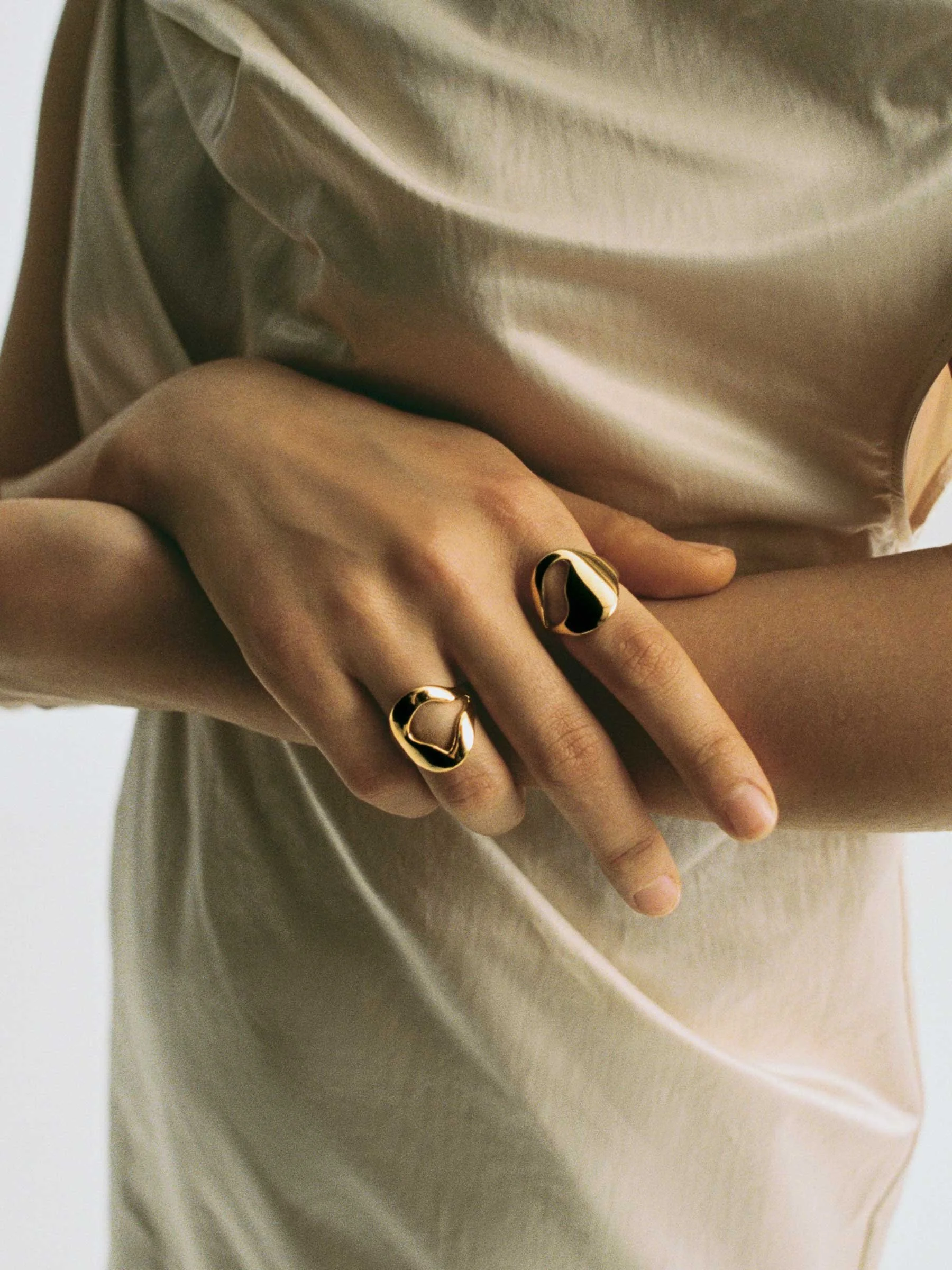 sunhole_ring_2_oro_MODELO1.jpg