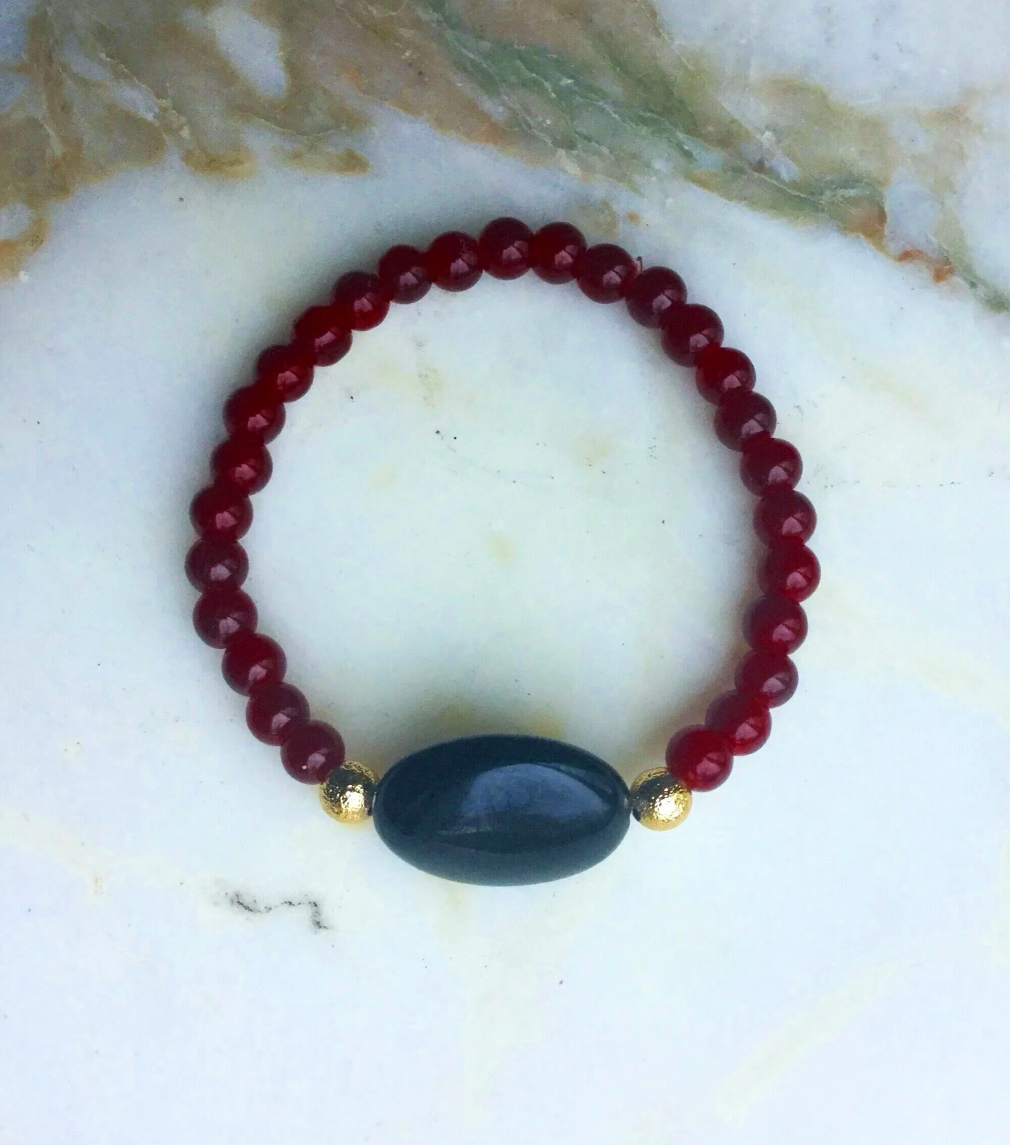 Black Onyx &amp; Red Bead Stretch Bracelet