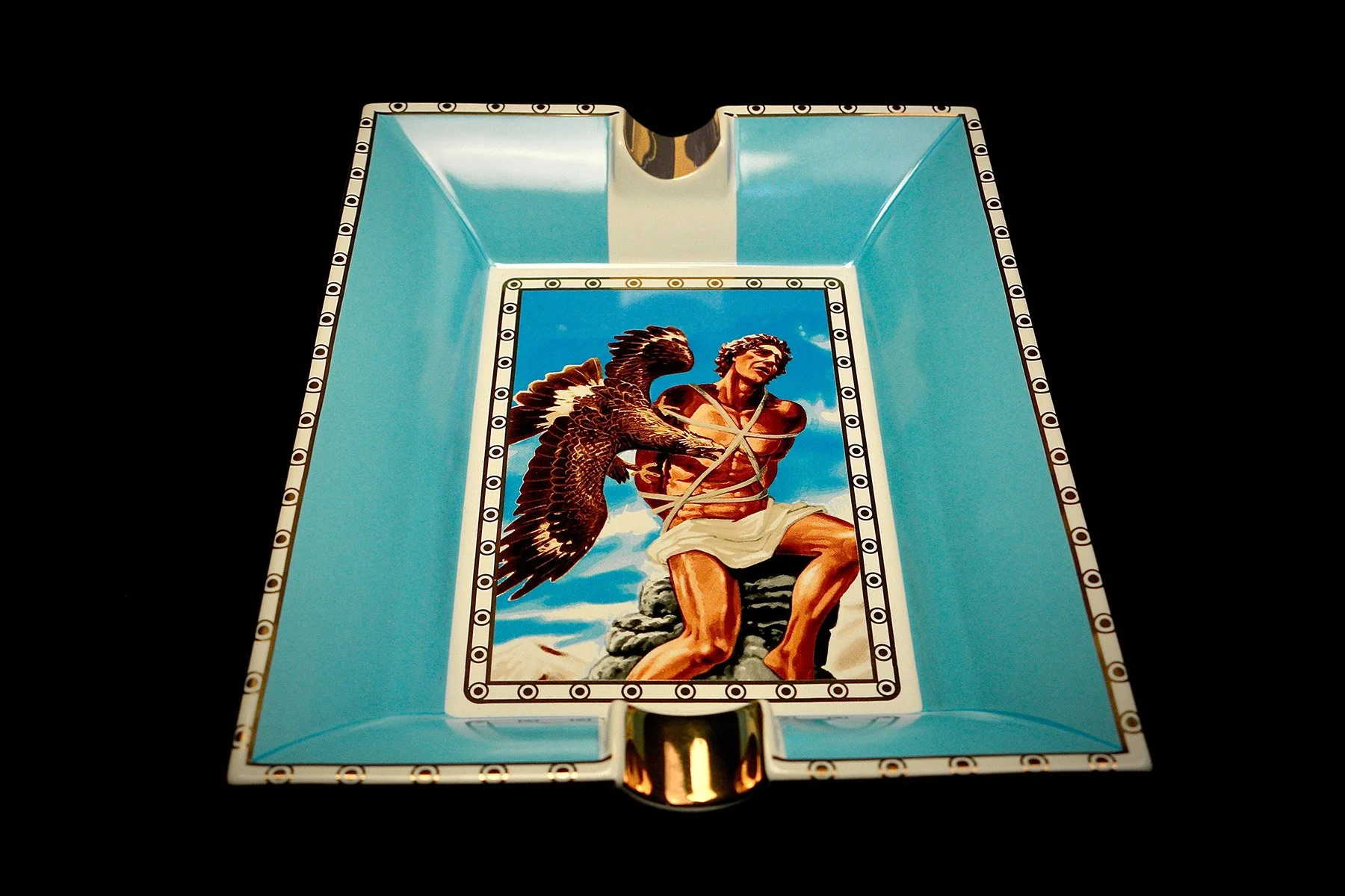 prometheus-ashtray-light-blue-2f.jpg