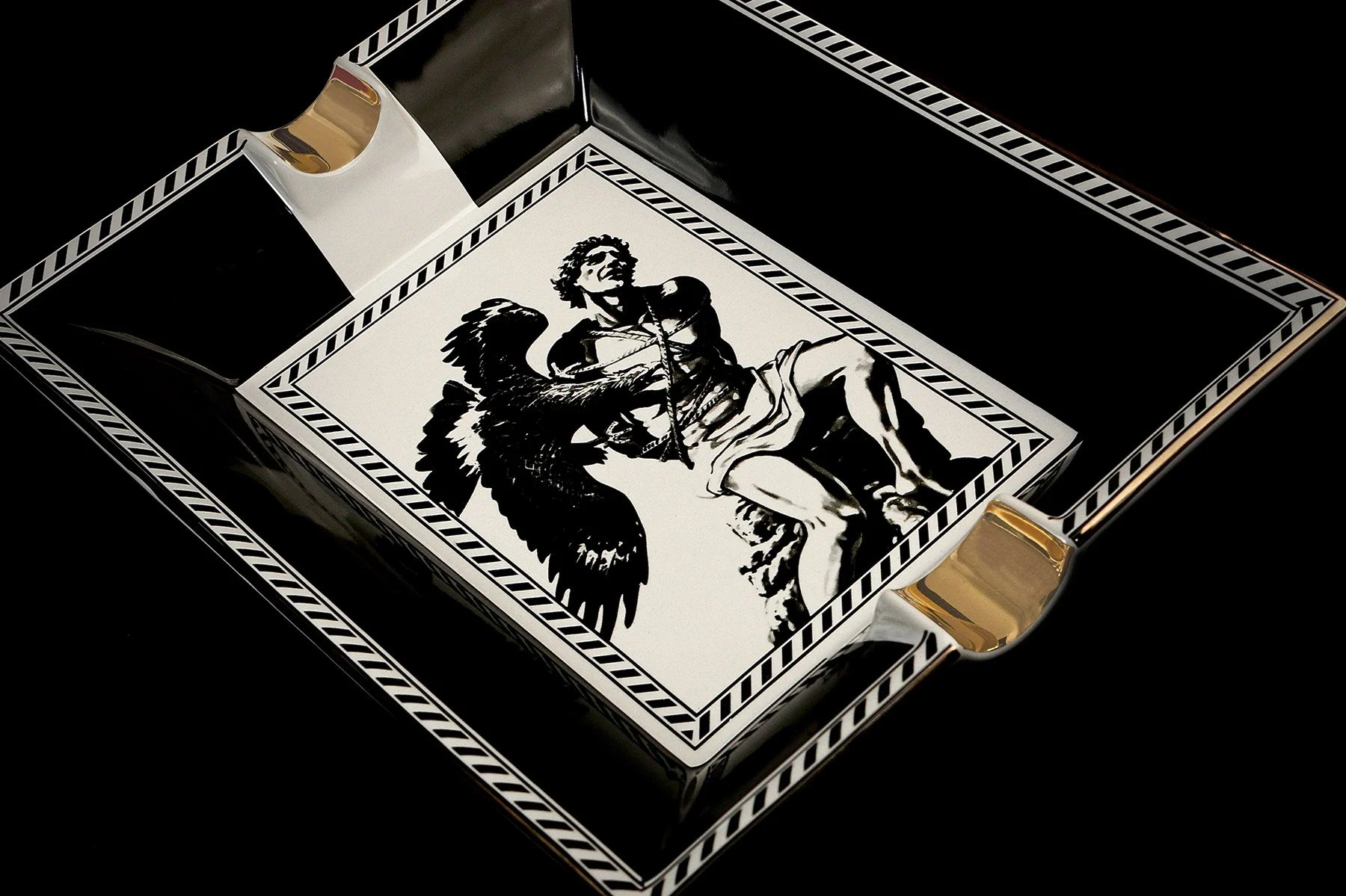 prometheus-ashtray-black-and-white-stripes-1f.jpg