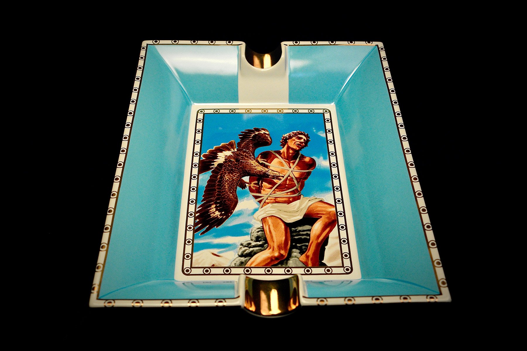 prometheus-ashtray-light-blue-2f.jpg