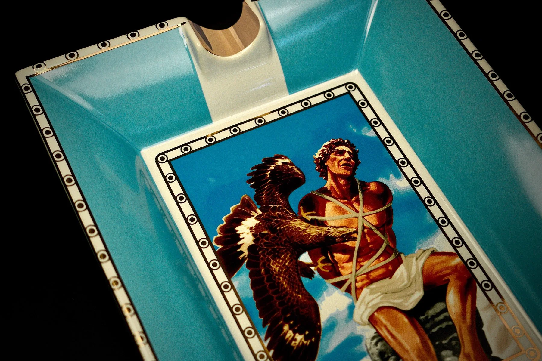 prometheus-ashtray-light-blue-5f.jpg
