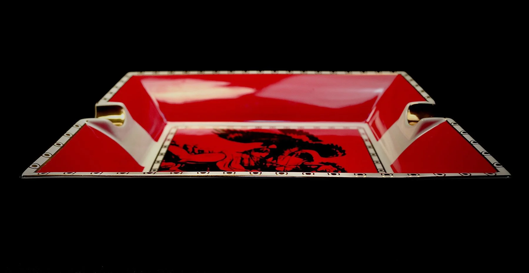 prometheus-ashtray-red-4f.jpg