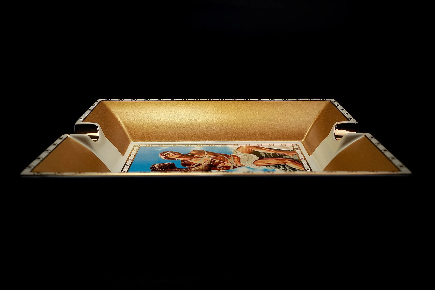 prometheus-ashtray-gold-matte-5f.jpg