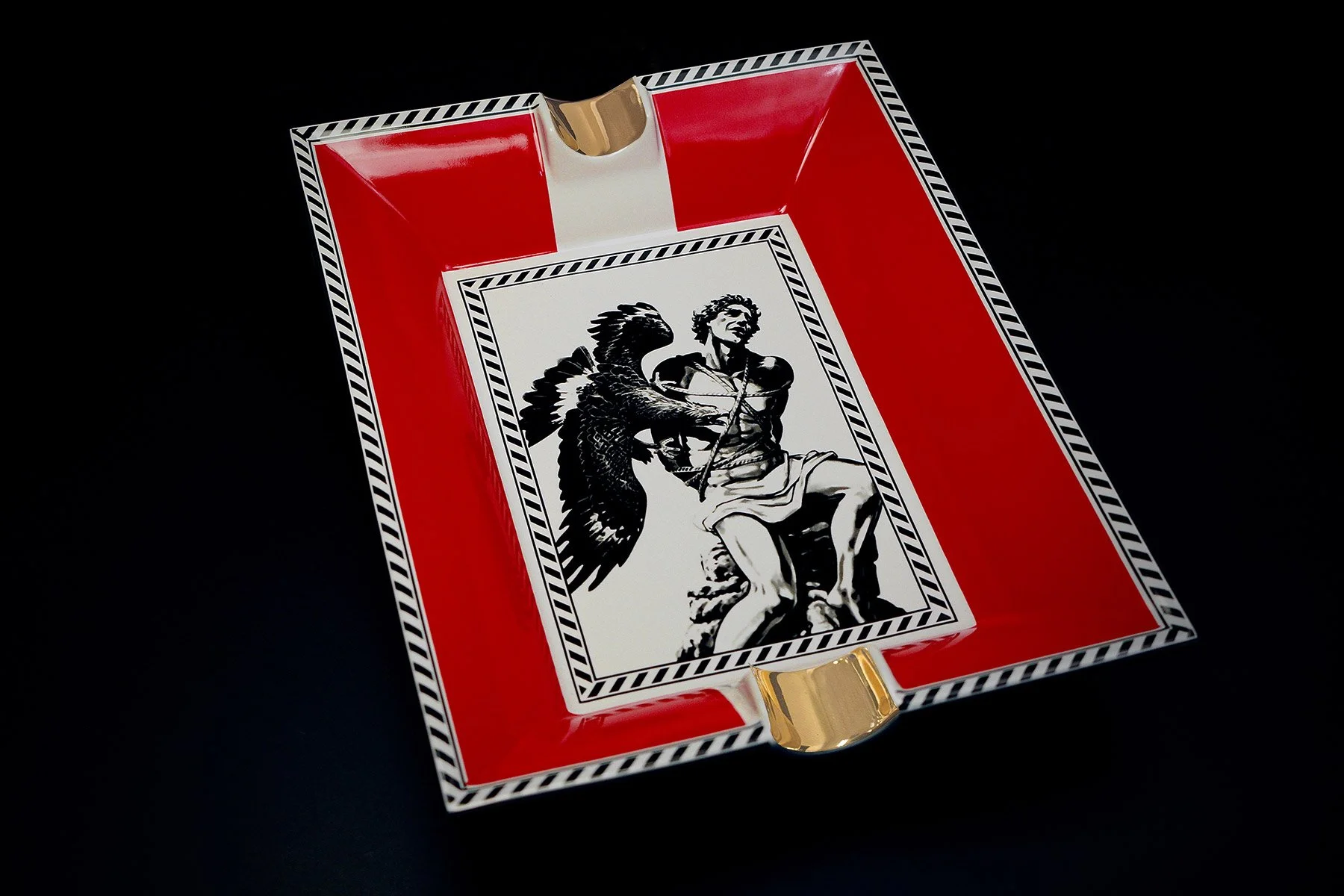 prometheus-ashtray-black-white-and-red-5f.jpg