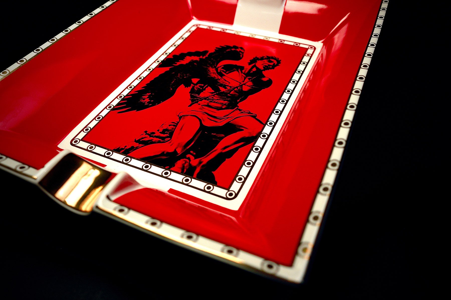 prometheus-ashtray-red-3f.jpg