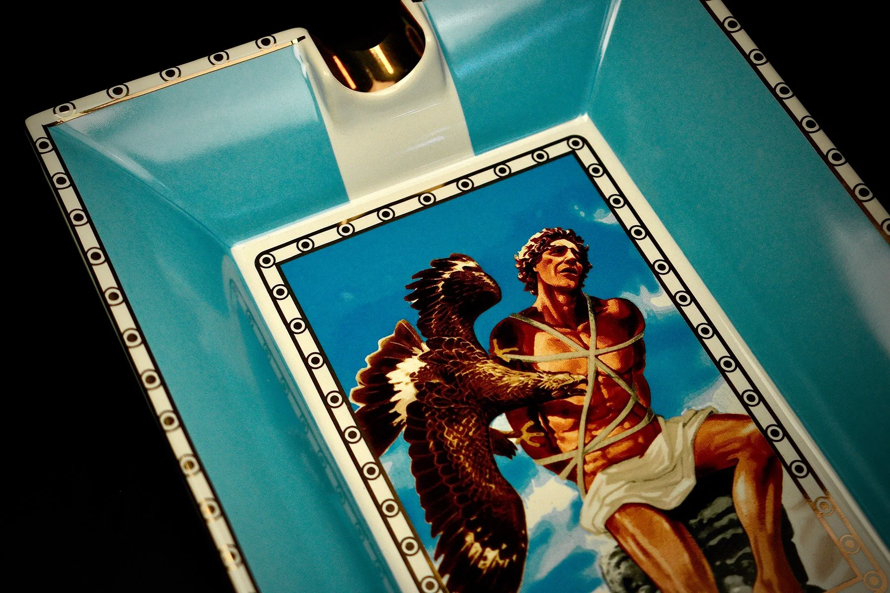 prometheus-ashtray-light-blue-5f.jpg