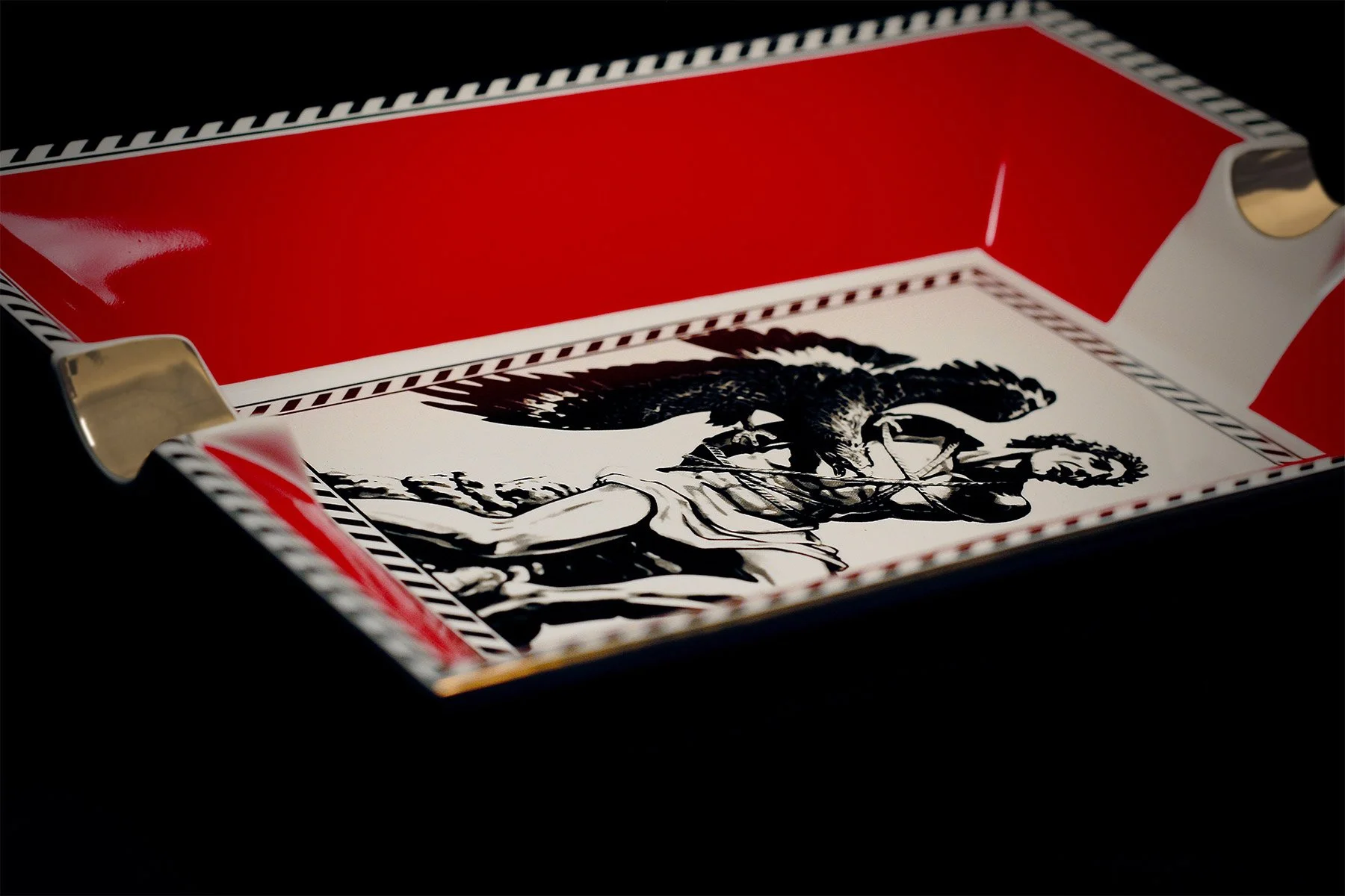 prometheus-ashtray-black-white-and-red-2f.jpg