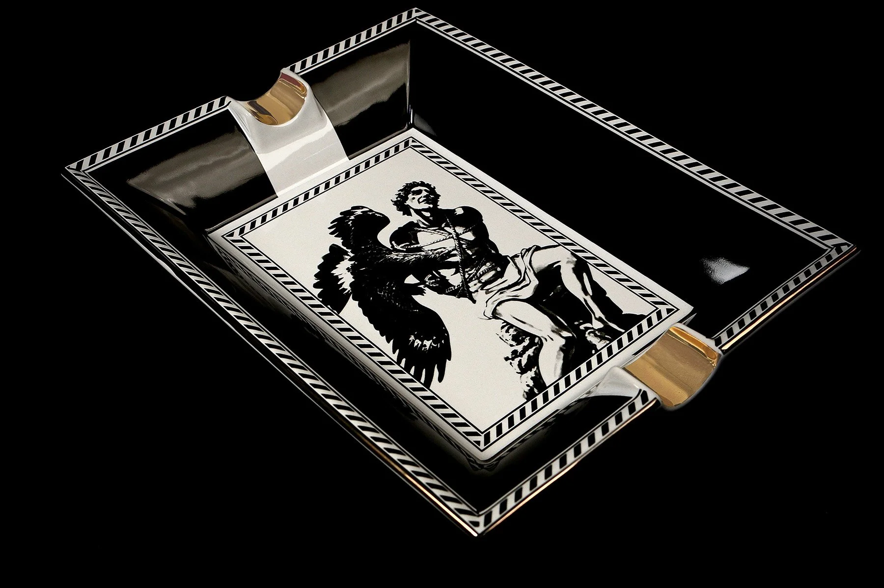 prometheus-ashtray-black-and-white-stripes-2f.jpg