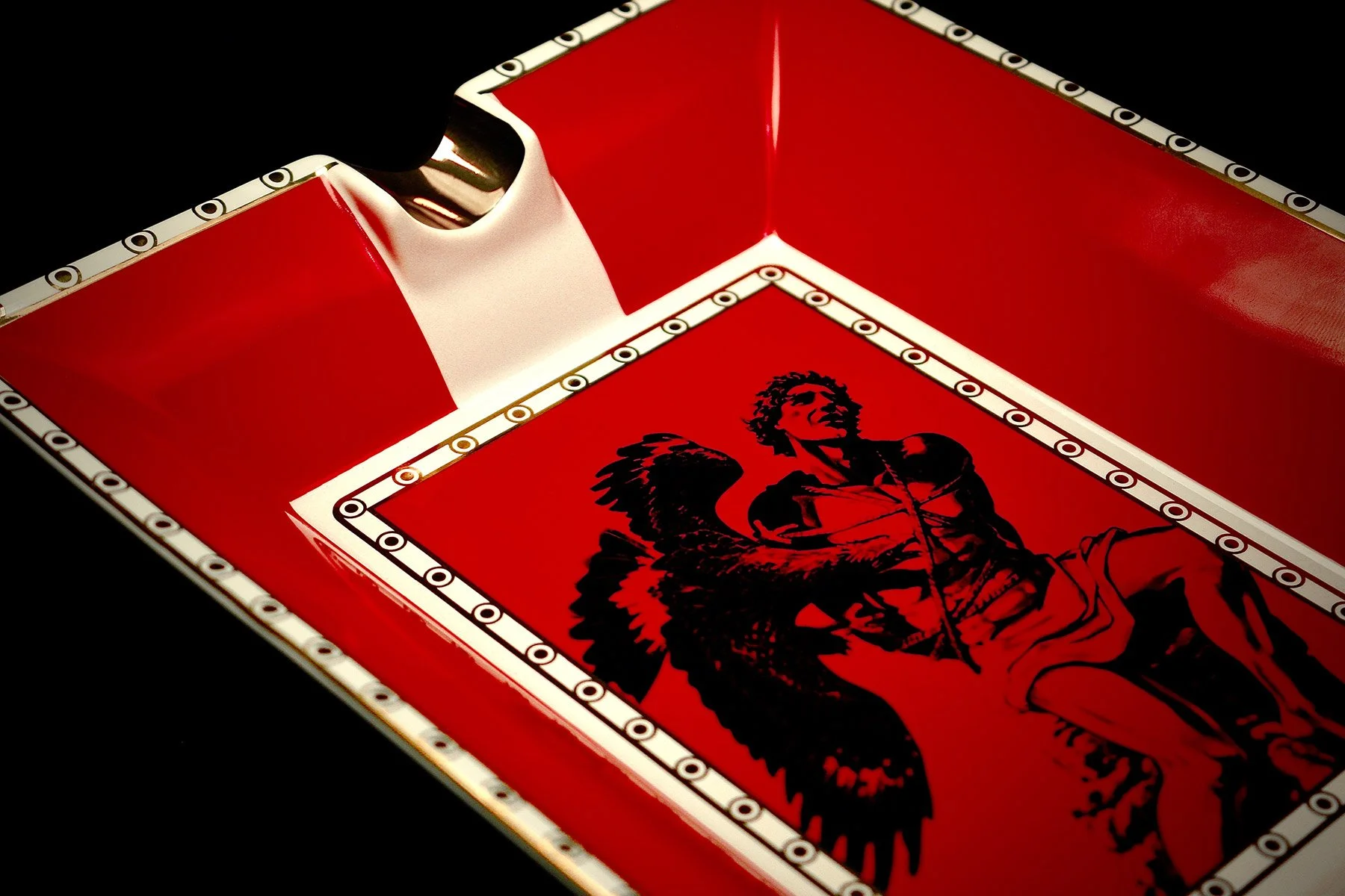 prometheus-ashtray-red-5f.jpg