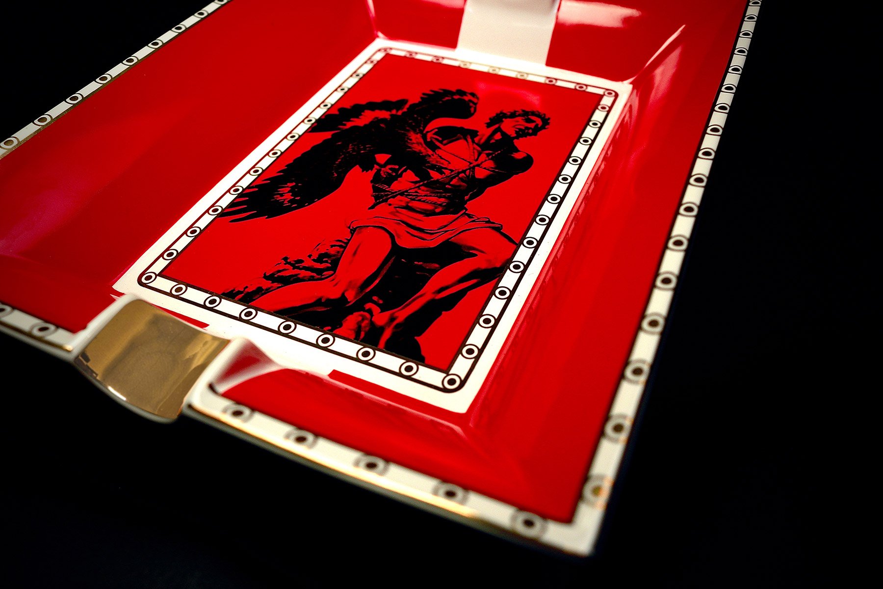 prometheus-ashtray-red-3f.jpg