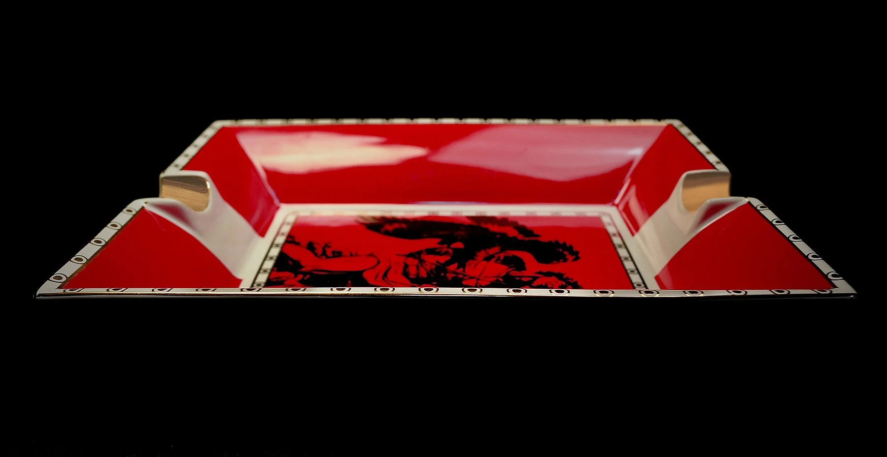 prometheus-ashtray-red-4f.jpg