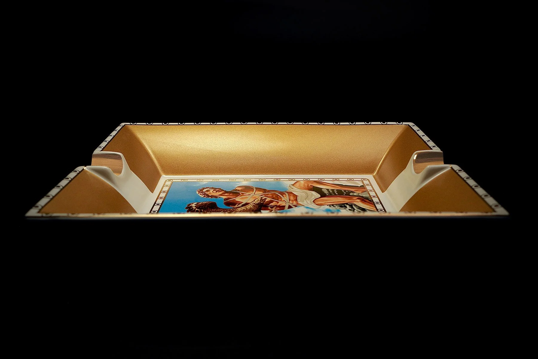 prometheus-ashtray-gold-matte-5f.jpg