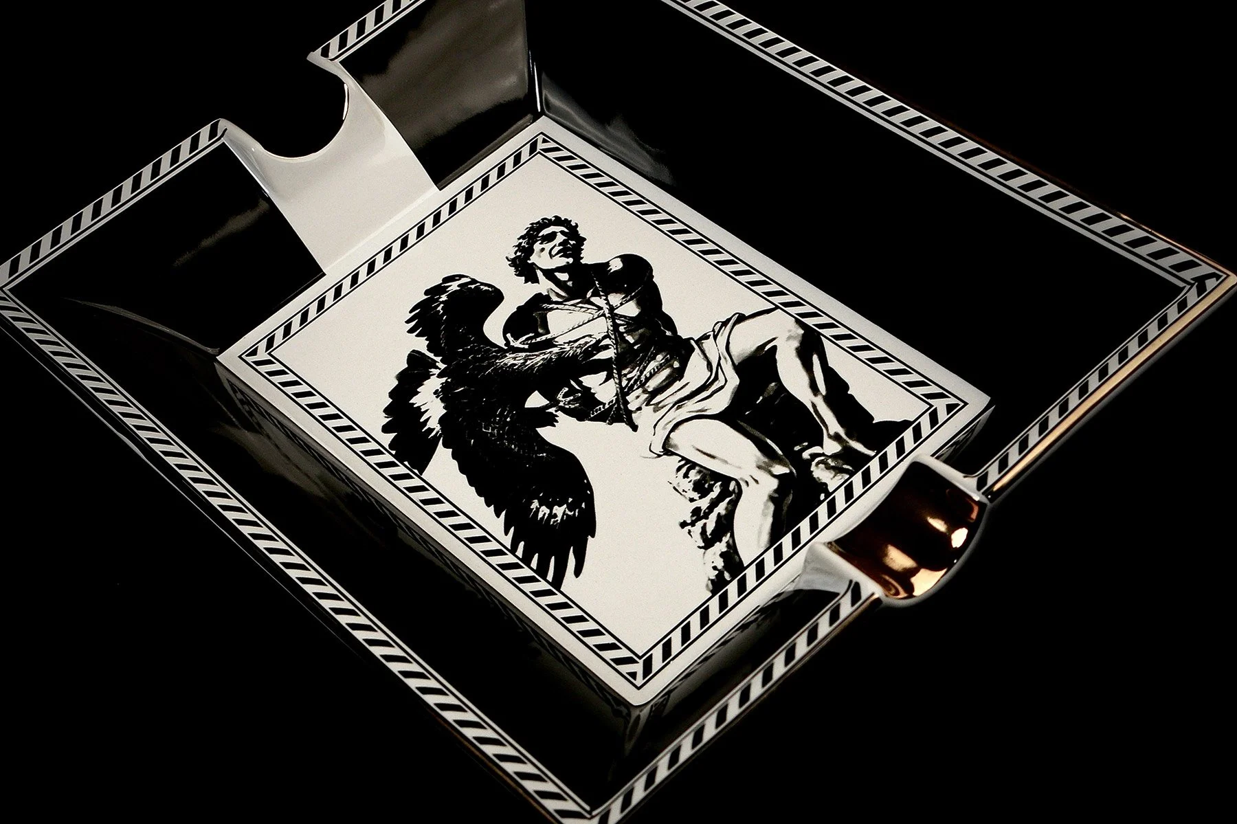 prometheus-ashtray-black-and-white-stripes-1f.jpg