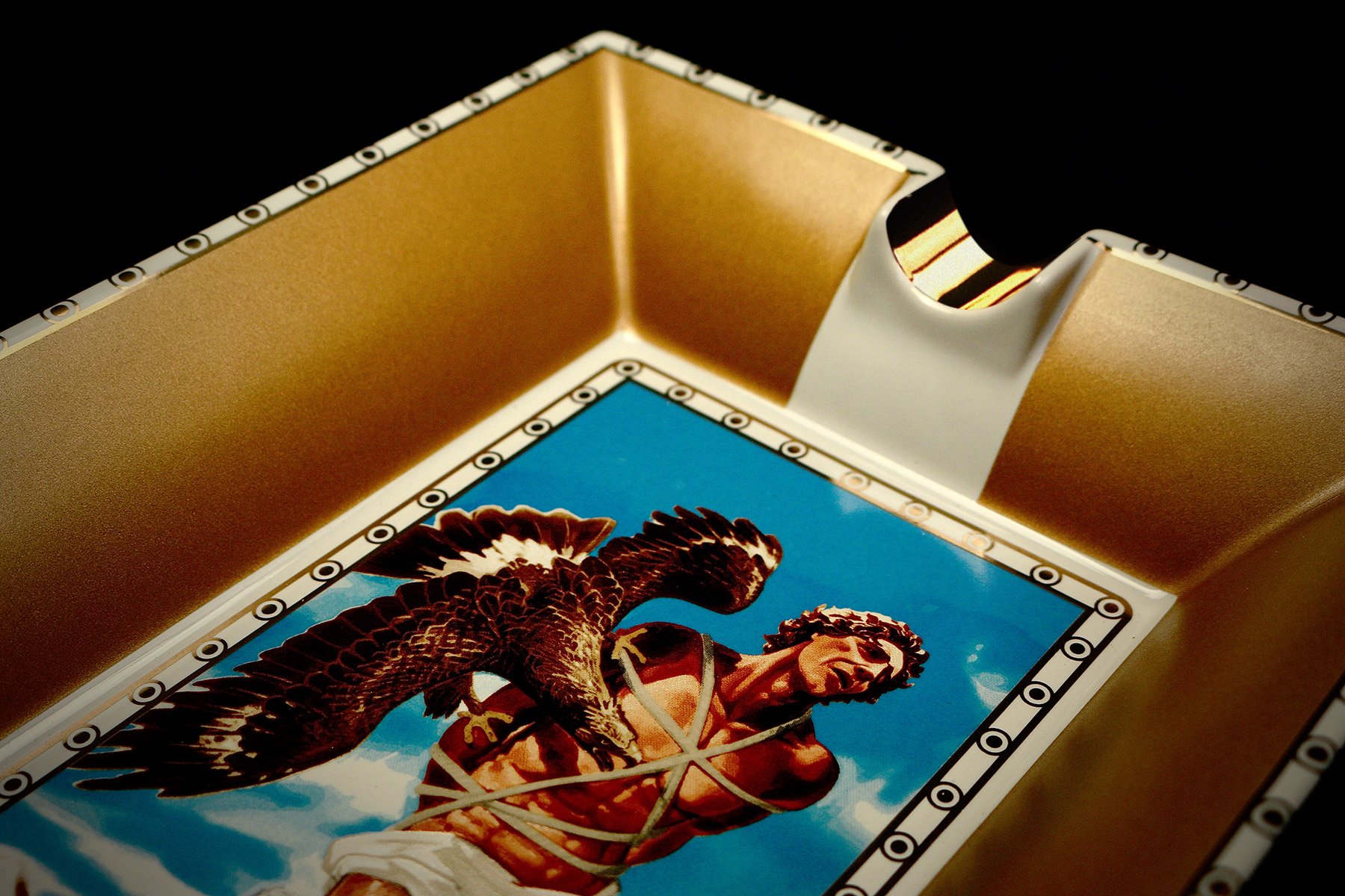 prometheus-ashtray-gold-matte-3f.jpg