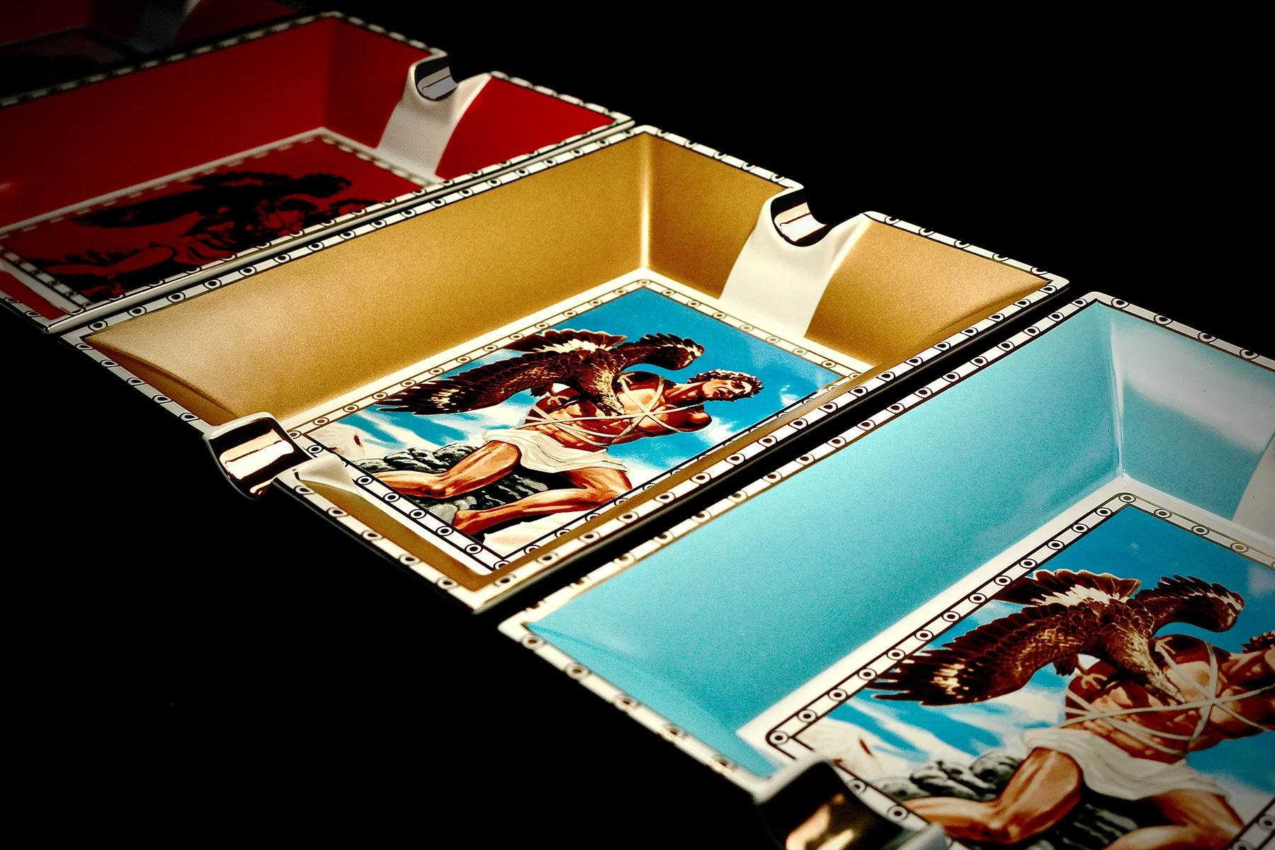 prometheus-ashtrays-red-gold-matte-gold-1f.jpg