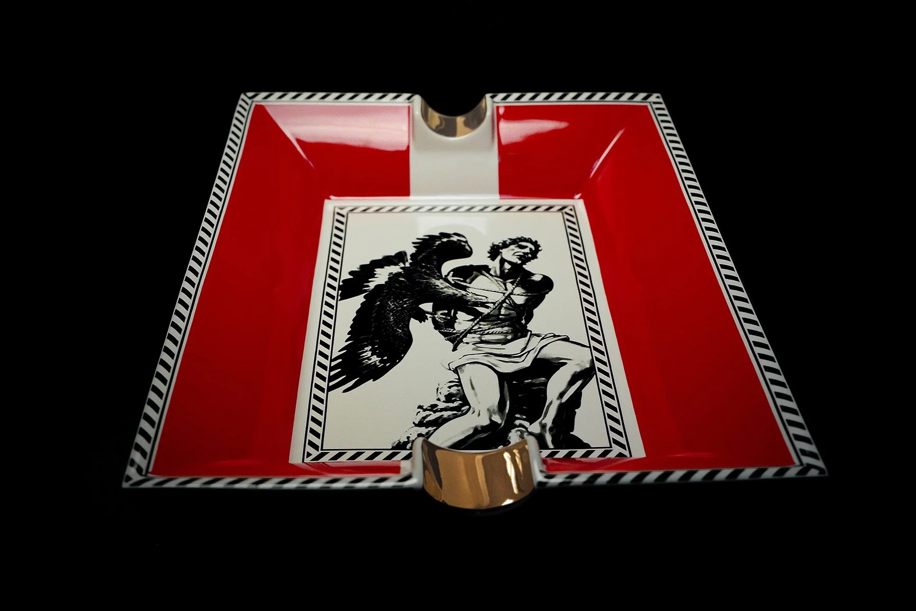 prometheus-ashtray-black-white-and-red-4f.jpg