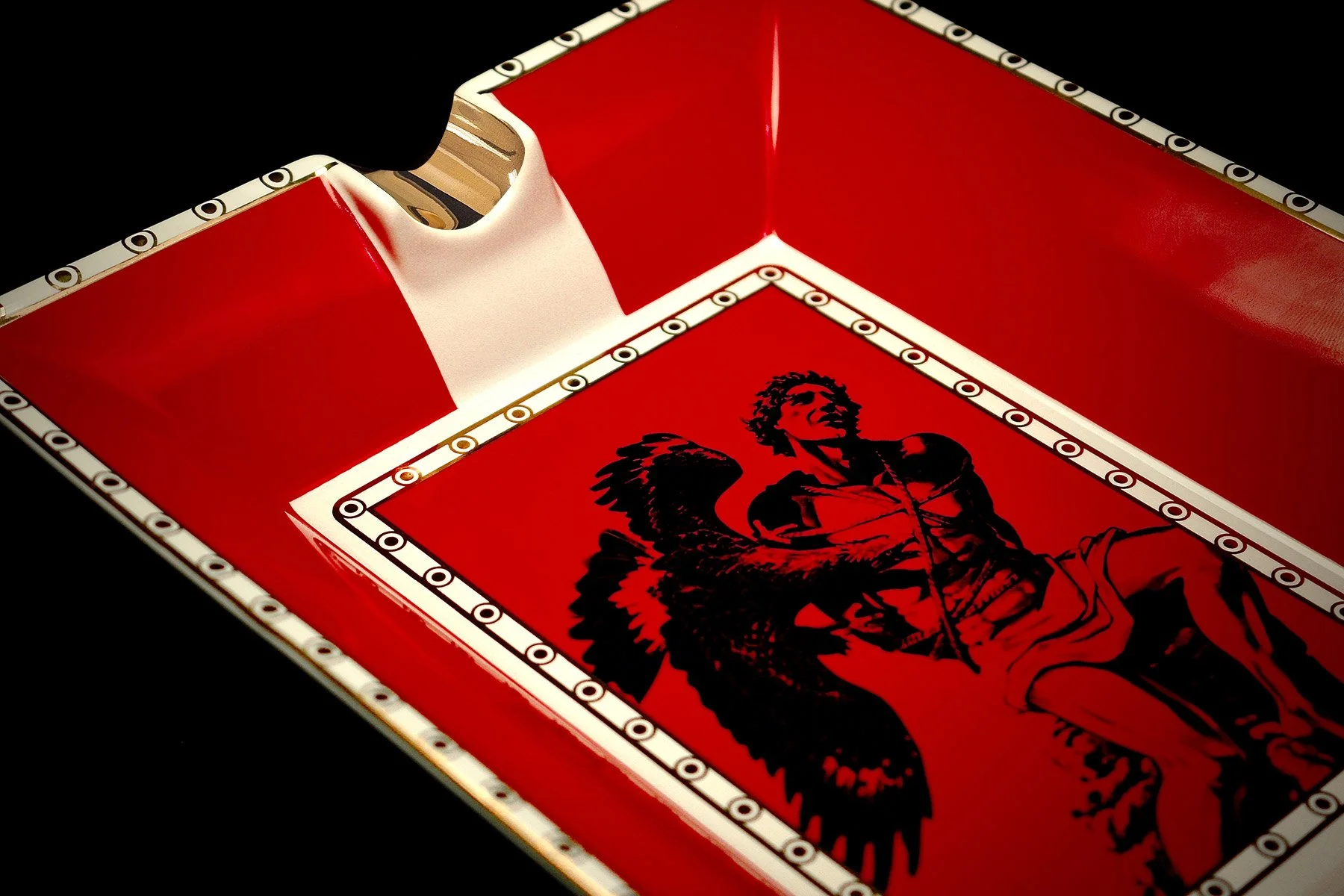 prometheus-ashtray-red-5f.jpg