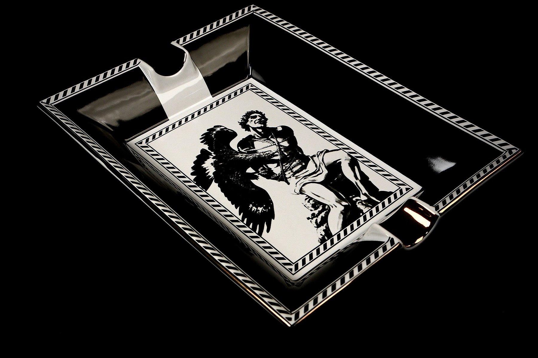 prometheus-ashtray-black-and-white-stripes-2f.jpg