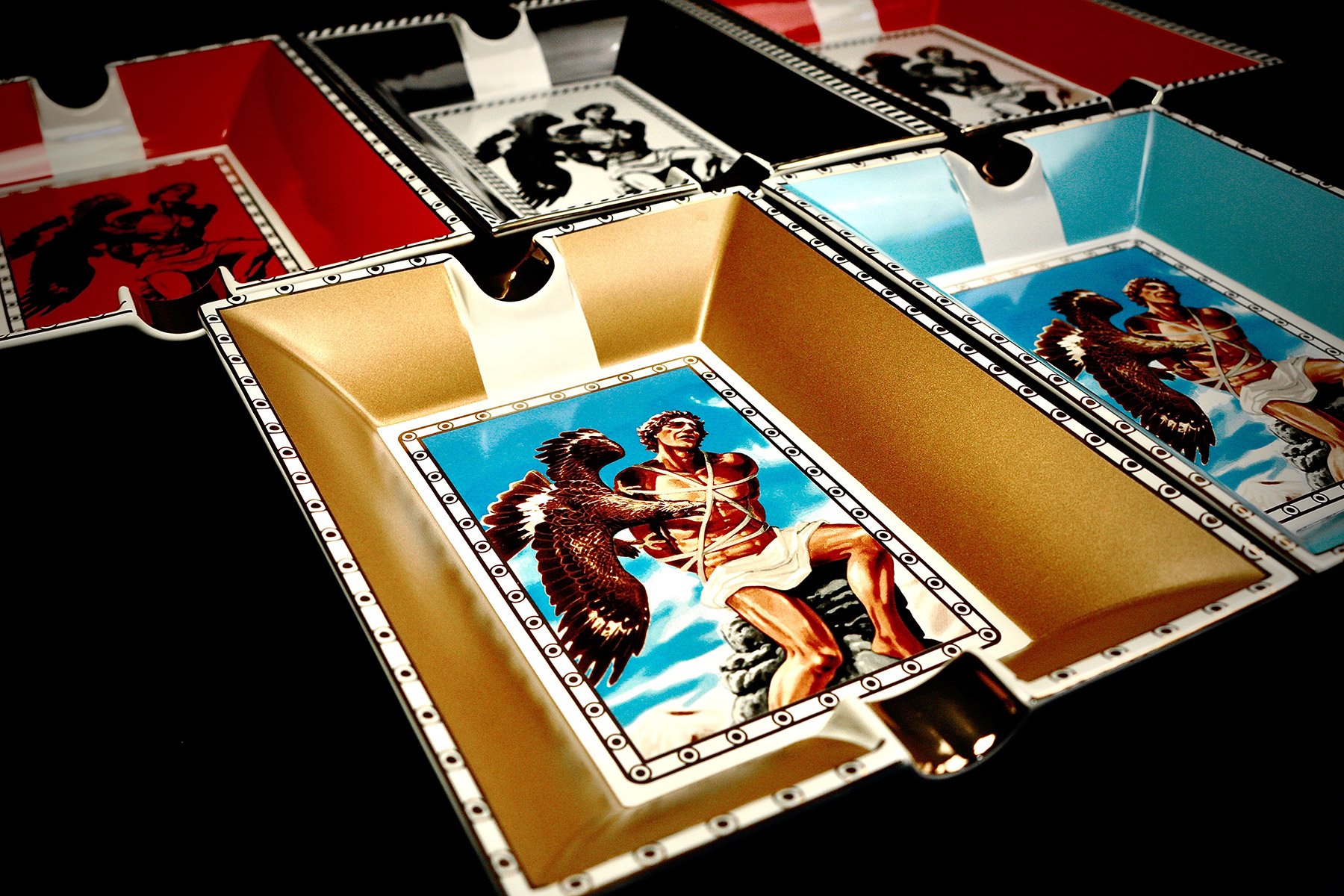 prometheus-ashtrays-red-gold-matte-gold-black-3f.jpg