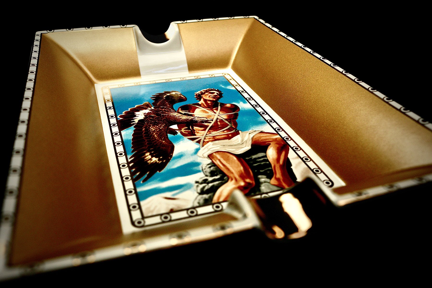 prometheus-ashtray-gold-matte-4f.jpg