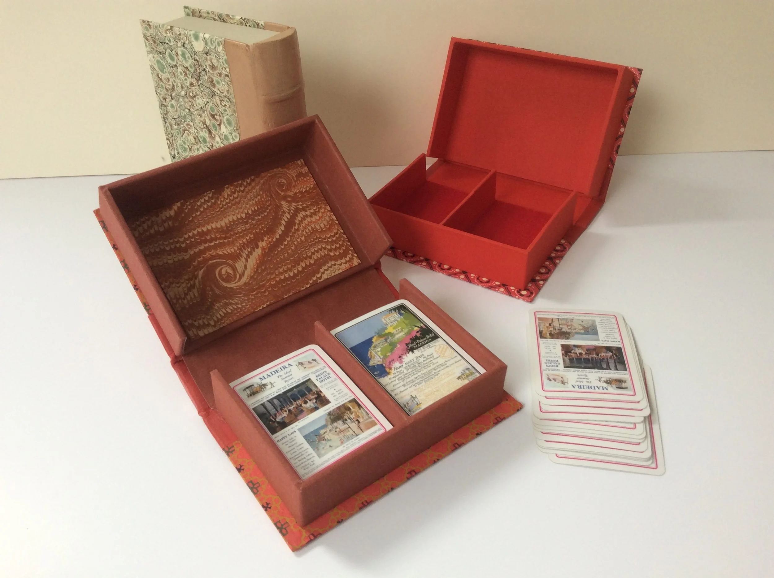  Drop-back boxes for playing cards. 
