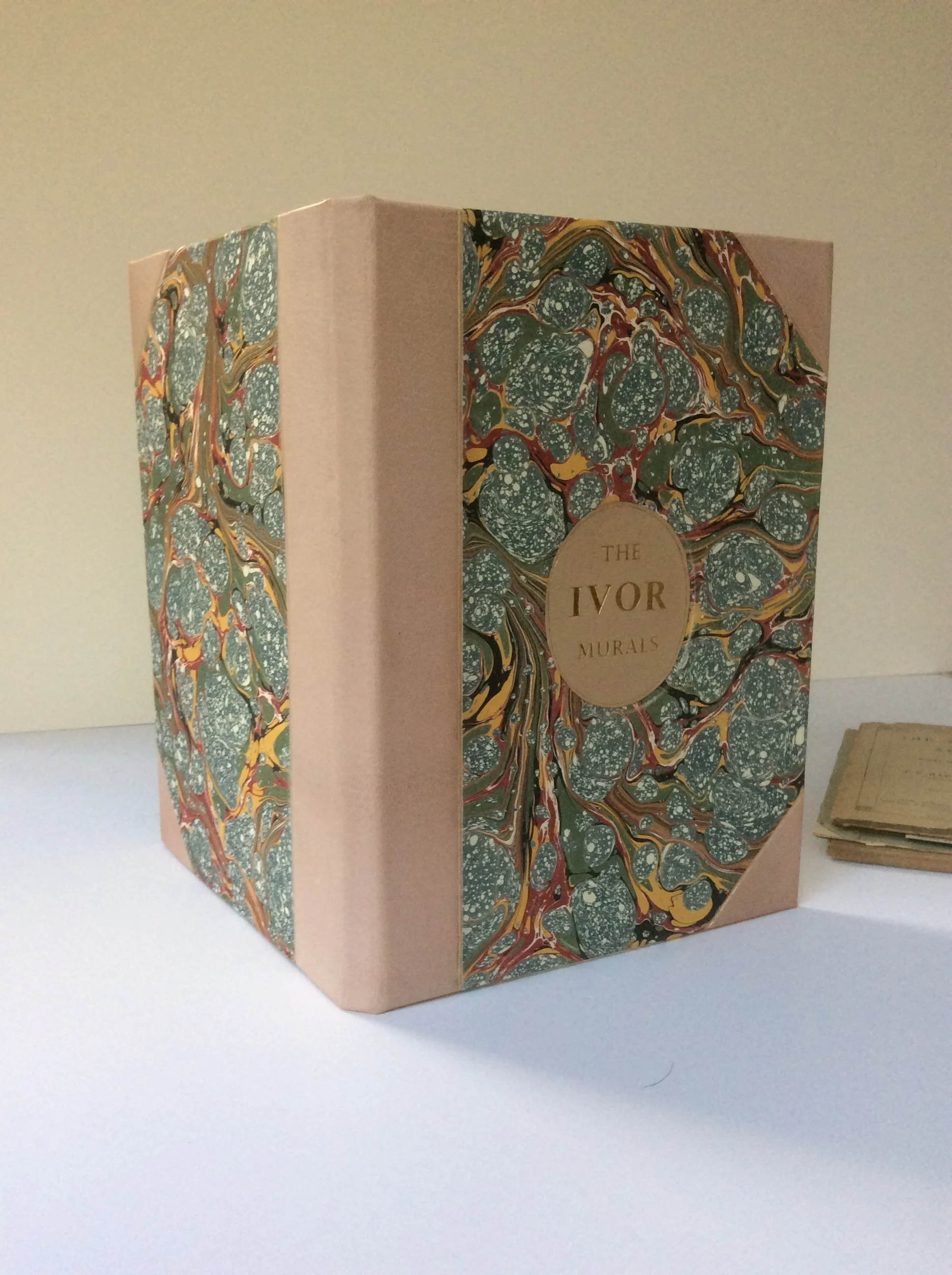  Folio cases made to measure for loose items. 