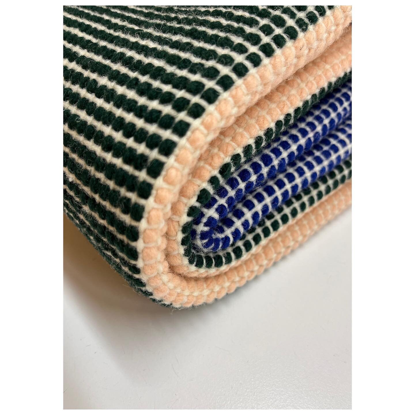 - fabric (and leftovers) for the sihl chairs @studio_krach 

#textiledesign #handwoven #materialmatters #swisswool #swissmade #localproduction #madeinzurich #smalllabel #veralynntextiledesign