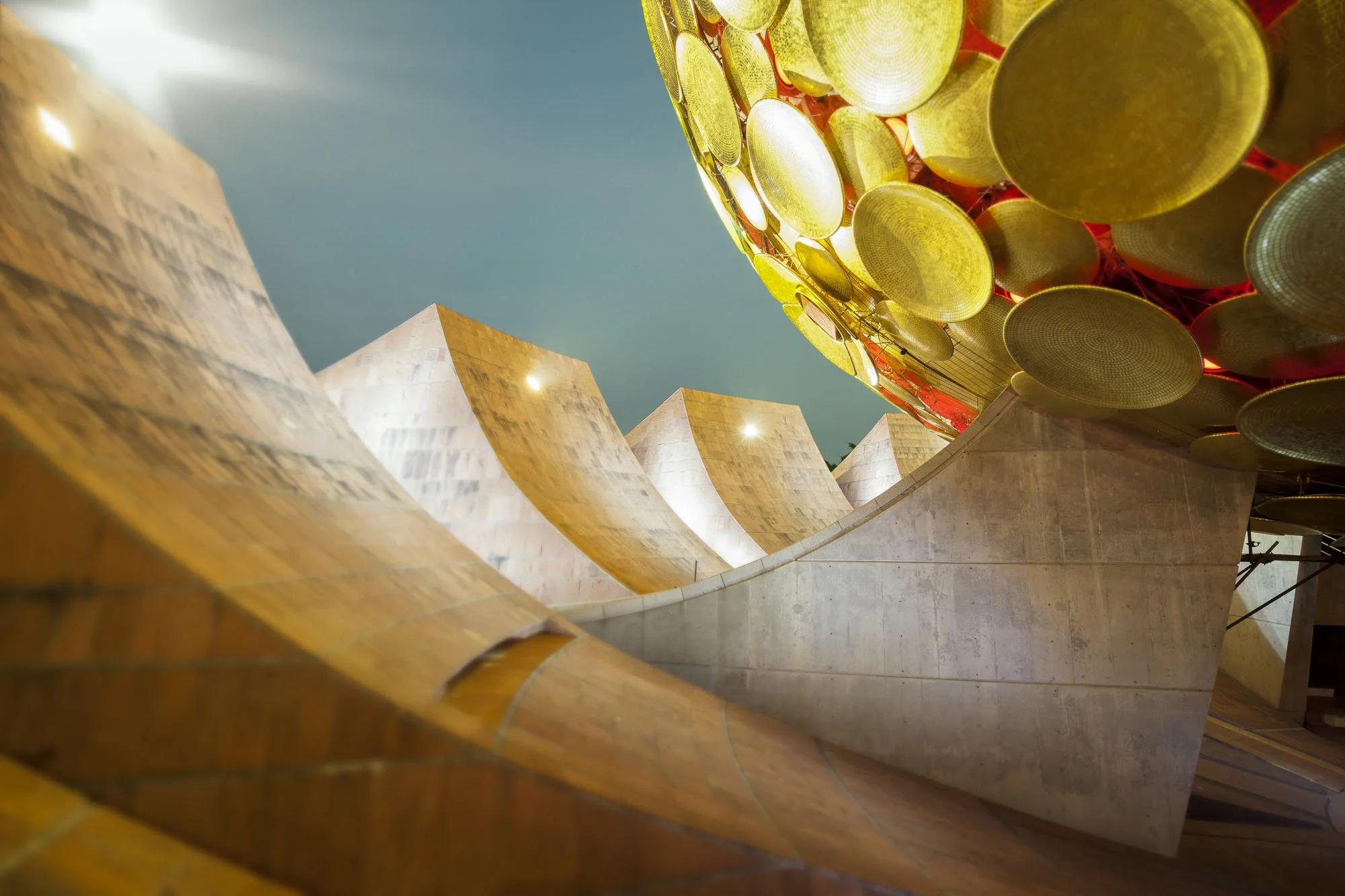 architekturfotopreis_matrimandir_MG_9954-2-layer_blur_150_cm_DxO_FINAL_website.JPG