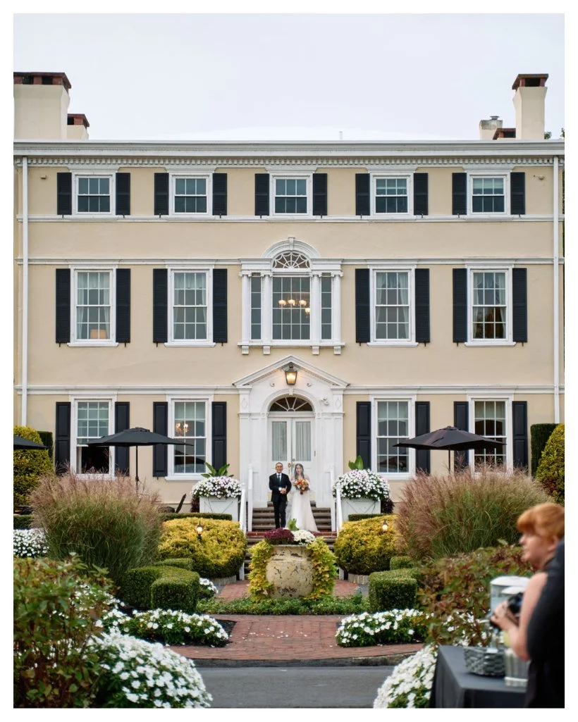 Linda and Jon got married at Pen Ryn in Bensalem (Northeast Philly) on one of those moody, dramatic sky days, clouds drifting in, soft light on the river, everything looking incredible. We started with getting-ready photos, a first look, and a wander