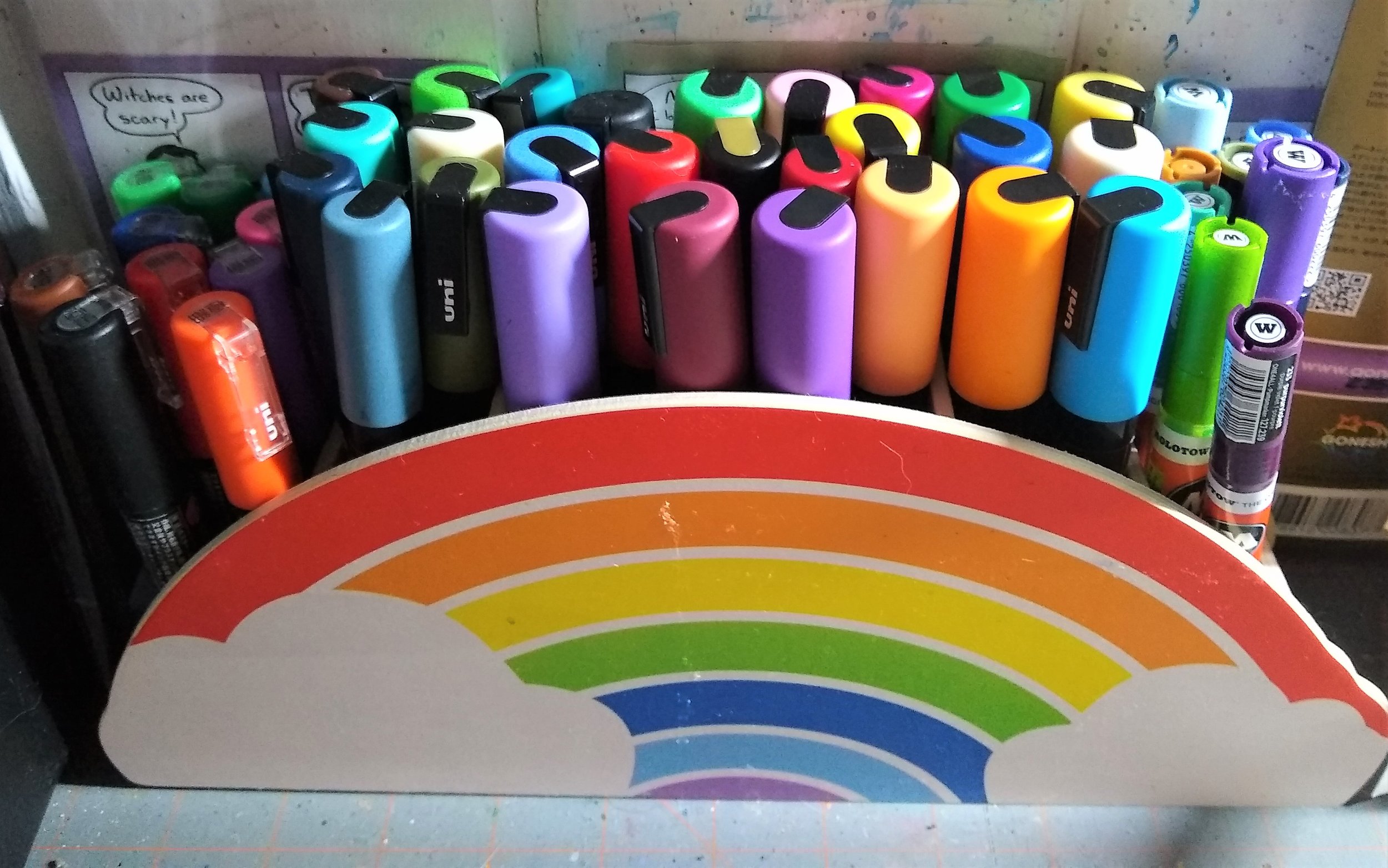 Cylindrical POSCA Marker Case, 16 Markers - Red - Live in Colors