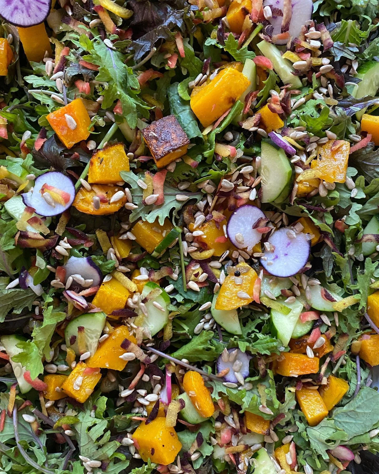 #hamptonschef #kalesalad #foodporn #hamptonsfood #hamptonspartypeople #privatechef #balsamfarms #colorfulfood