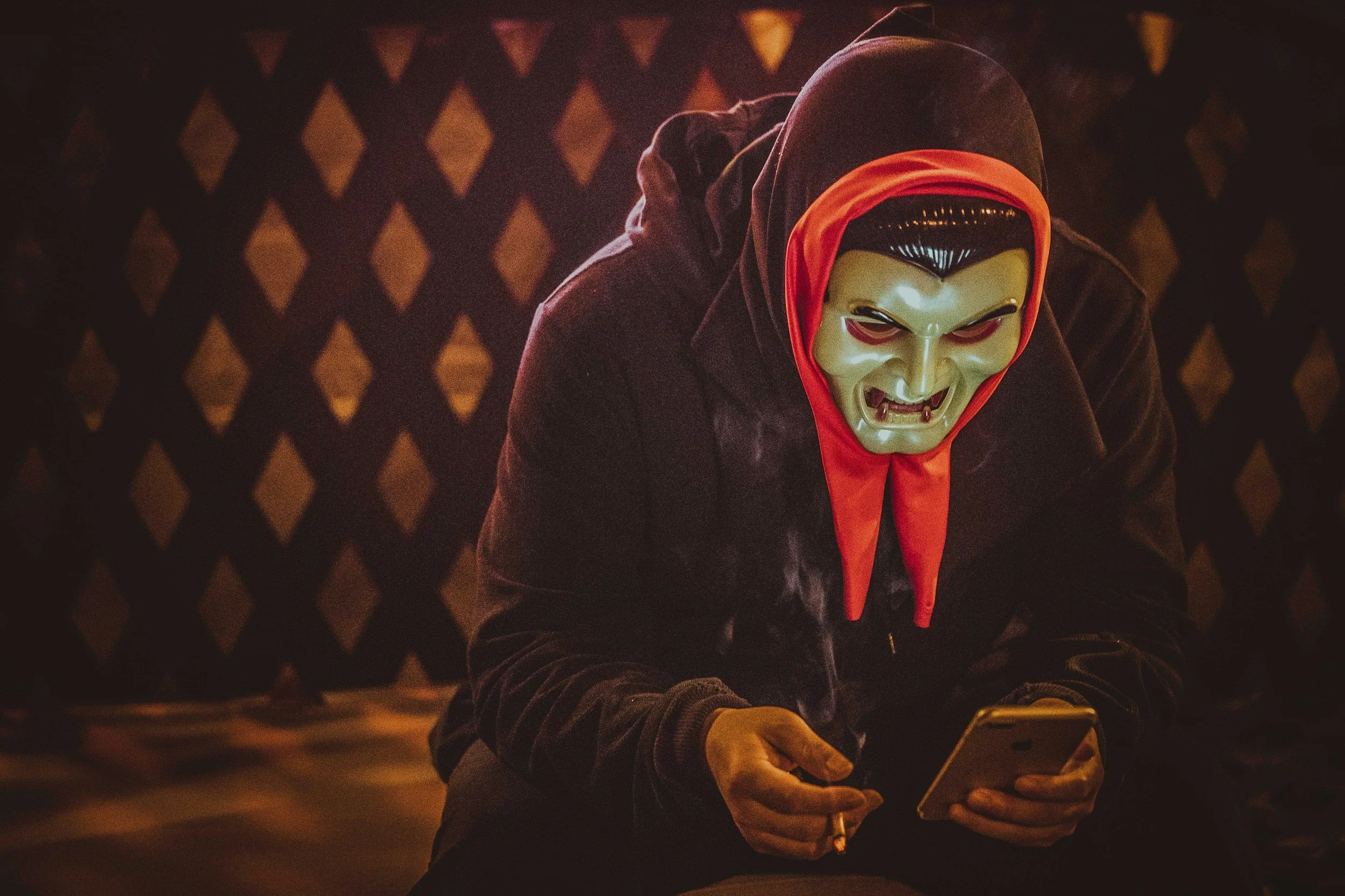 From Haunted Houses to Haunted Apps: How Horror Found the Smartphone