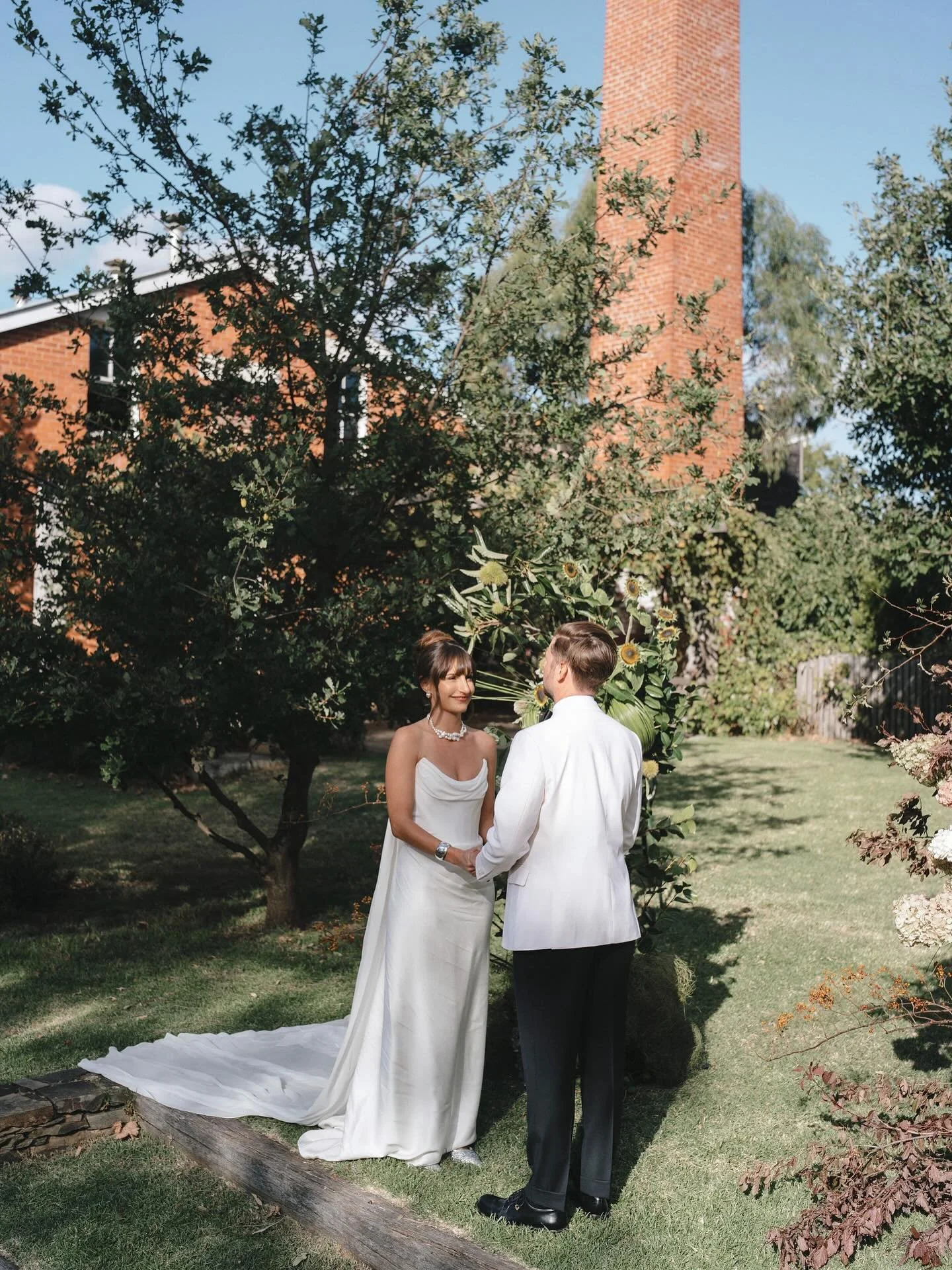 Weddings at Butterland - simply divine. Bookings open via website
.
📸 @studiobonete_ 
.
#weddings #butterland #specialday #magical #loveisintheair #victoriangardens #newstead #djaaracountry #butterlandweddings